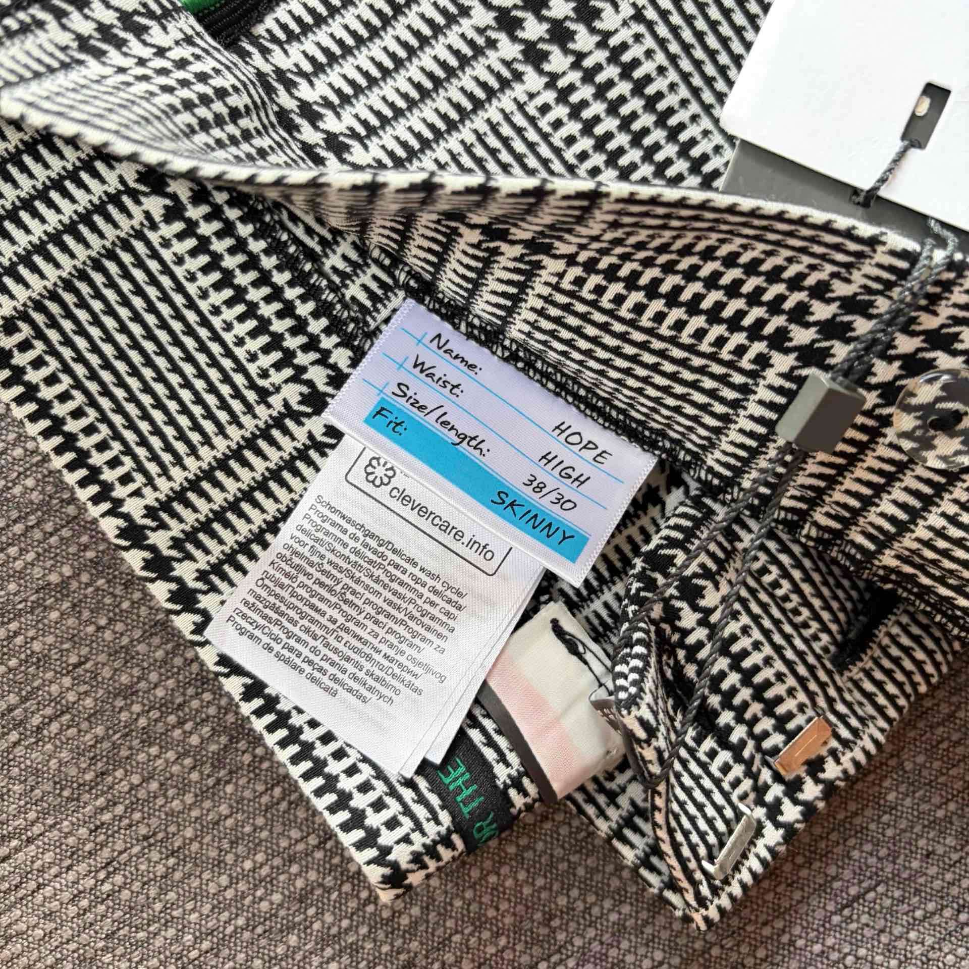 Pantalones a cuadros nuevos - miniatura 4