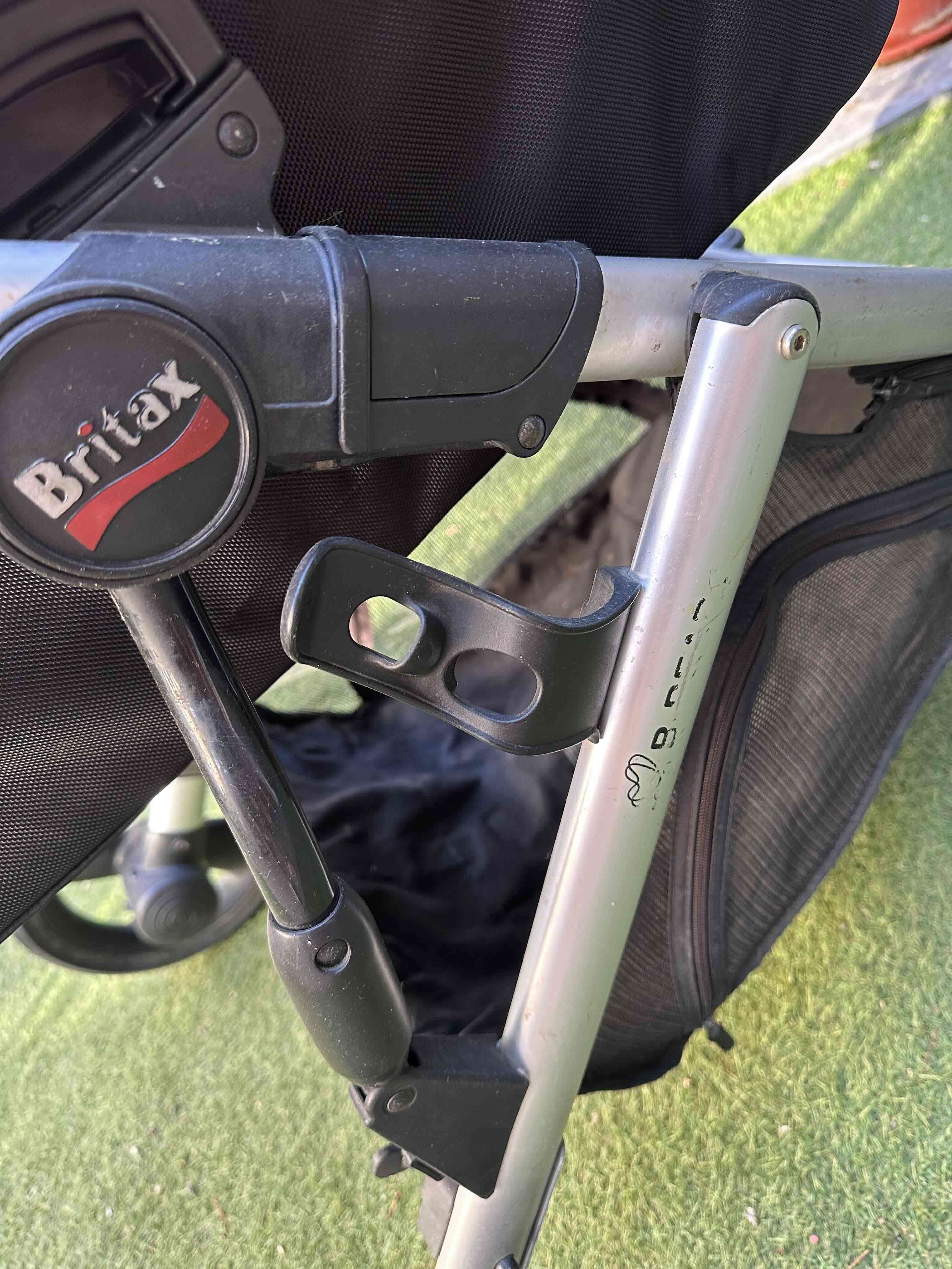 Coche de bebé rojo Britax, incluye Moises y silla - miniatura 4