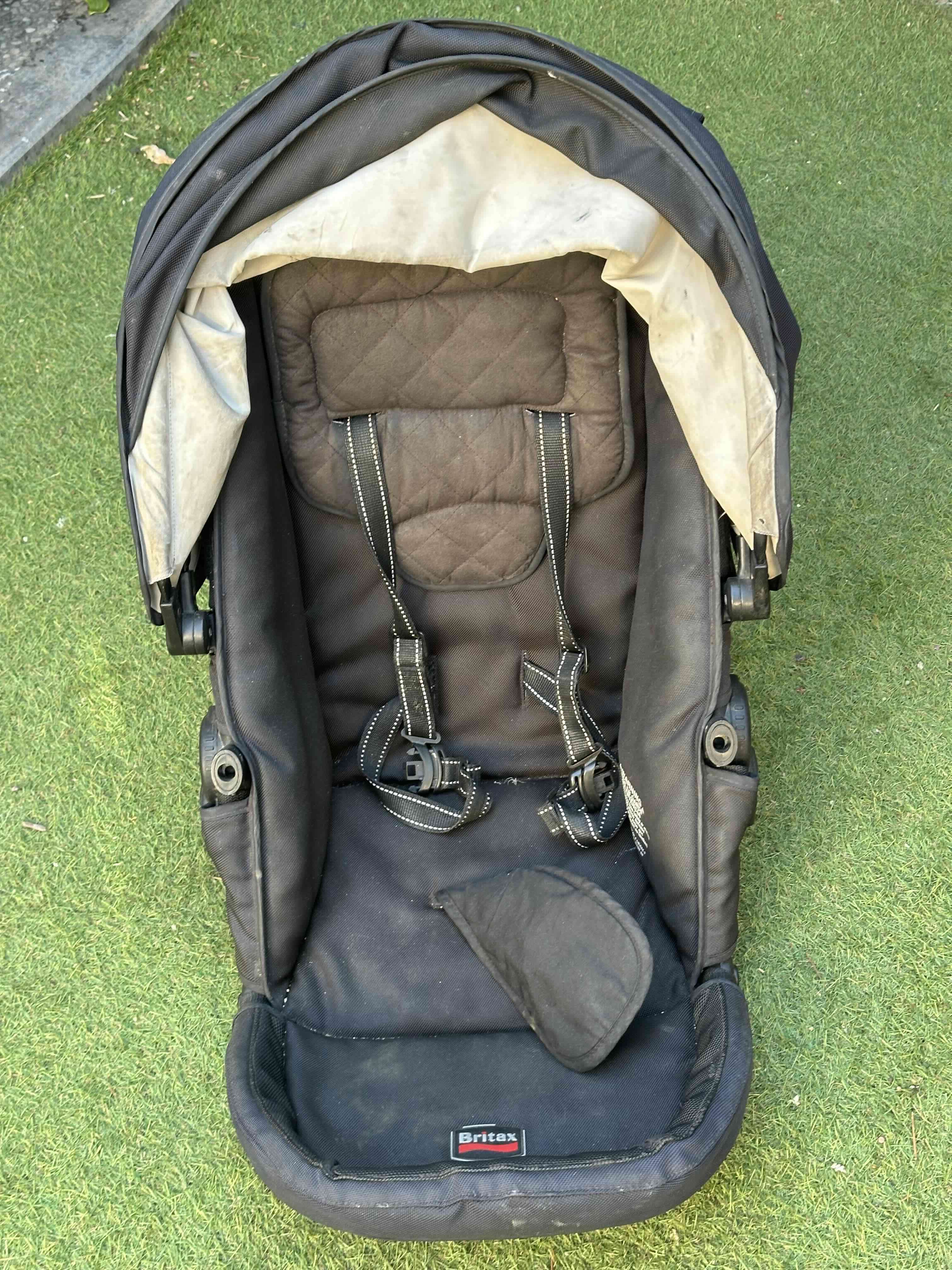 Coche de bebé rojo Britax, incluye Moises y silla - miniatura 5