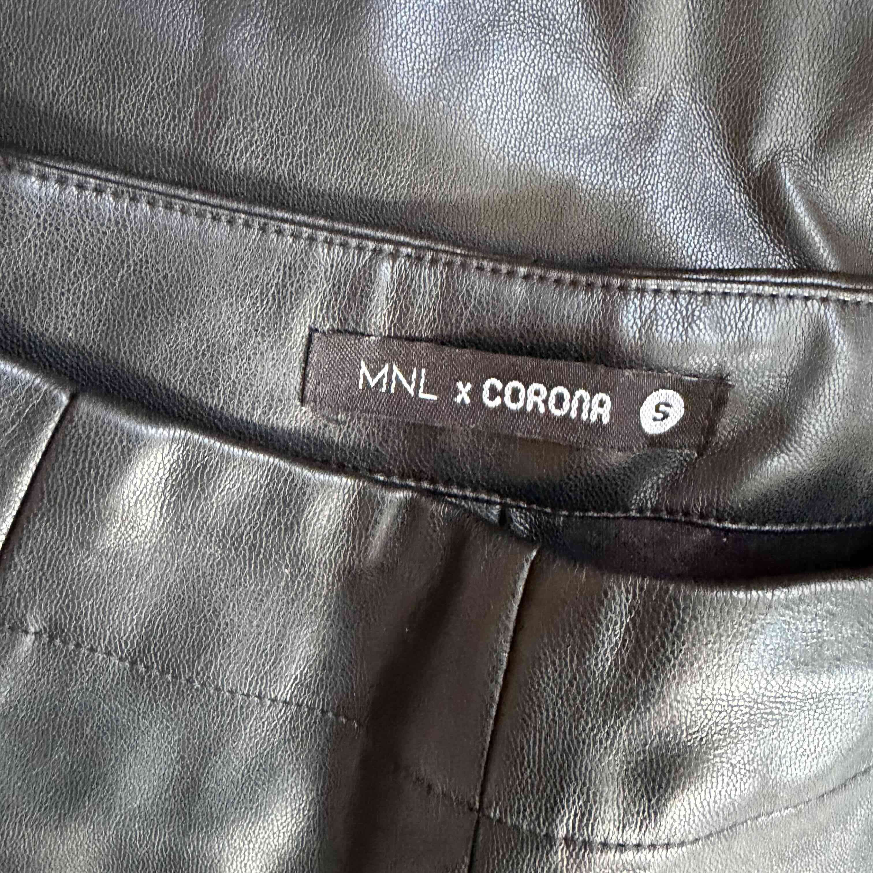 Pantalones de eco cuero negros - miniatura 3