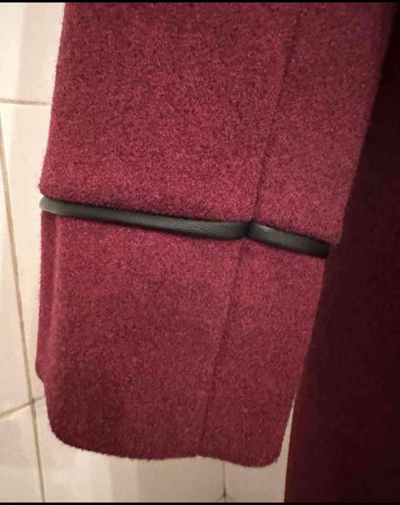 Abrigo burdeo, marca Ash - miniatura 2