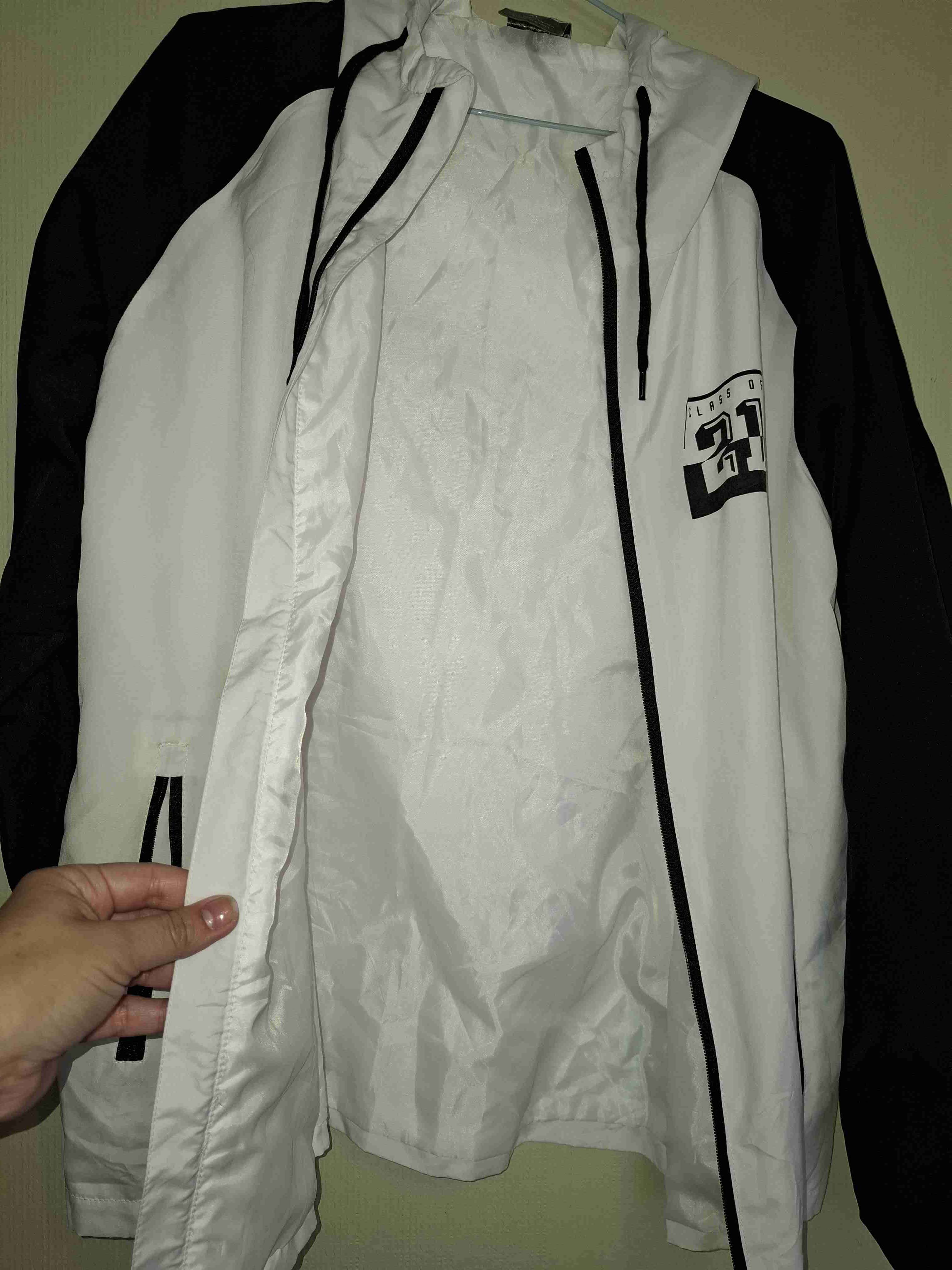 Chaqueta deportiva blanca y negra - miniatura 3