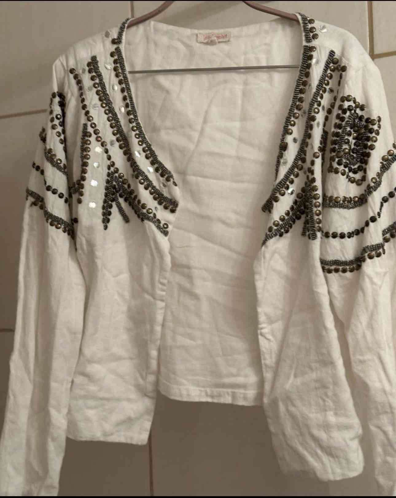 Chaqueta blanca, lino, con lentejuelas