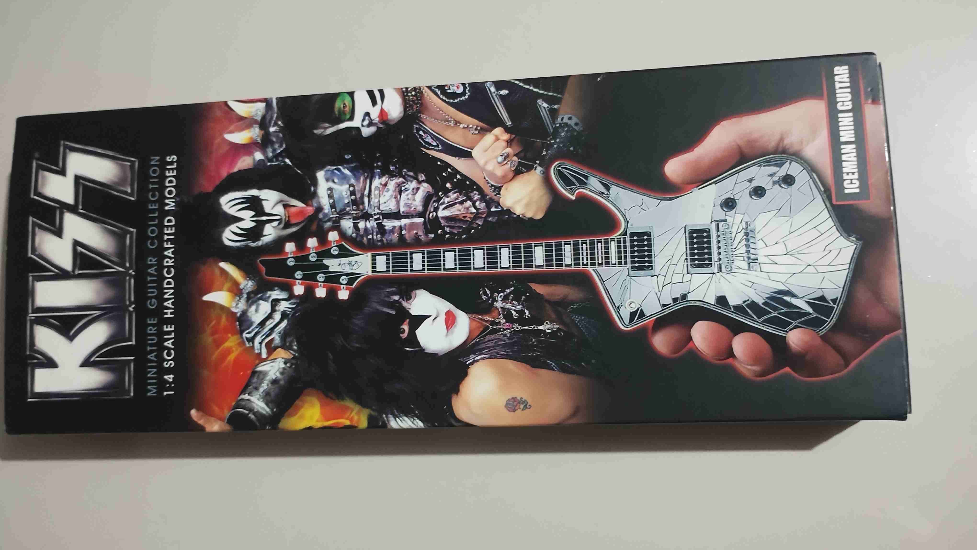 Guitarra en miniatura estilo KISS - miniatura 5