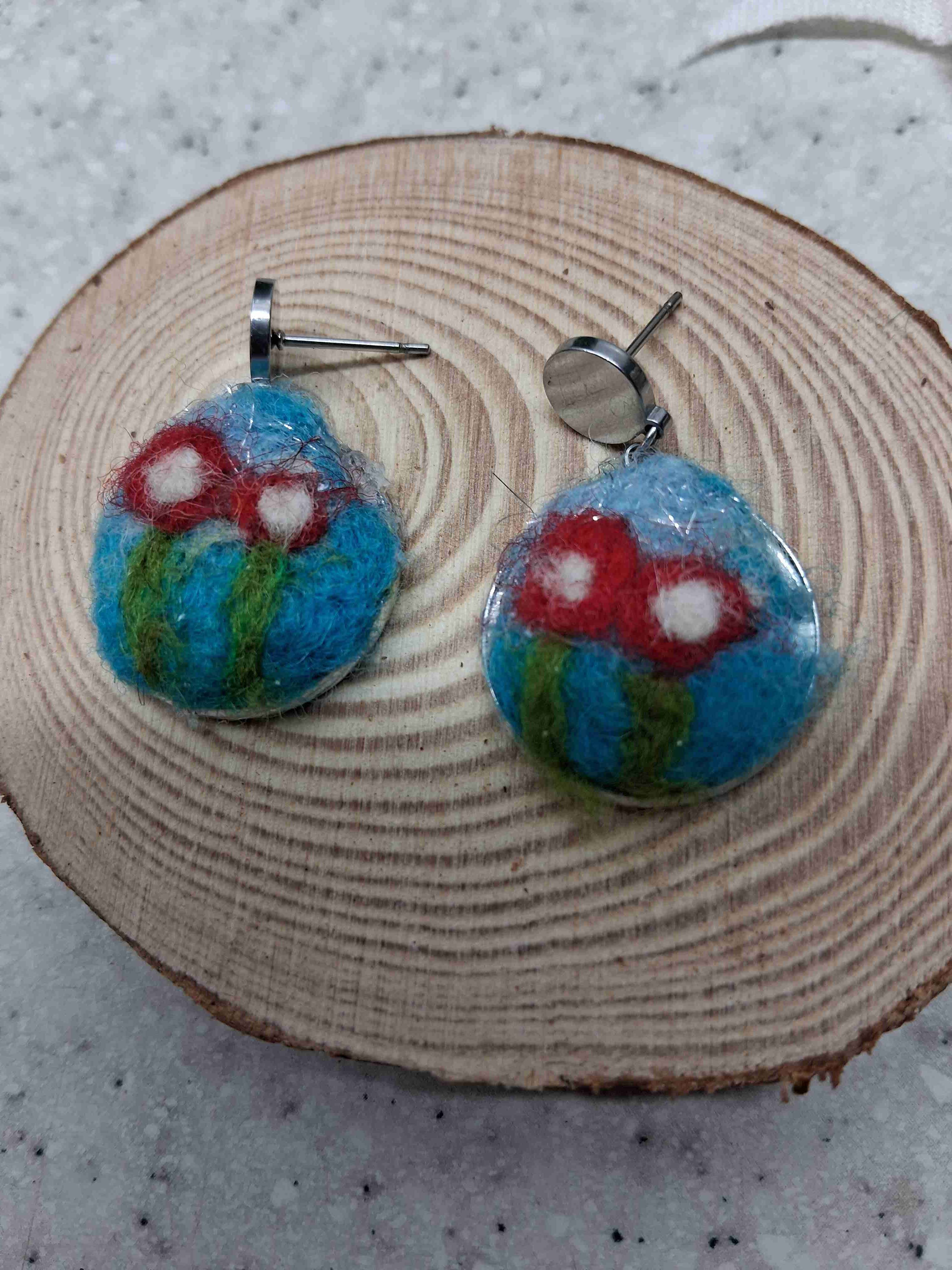 Aros de lana  piezas  unicas, diseño propio - miniatura 2