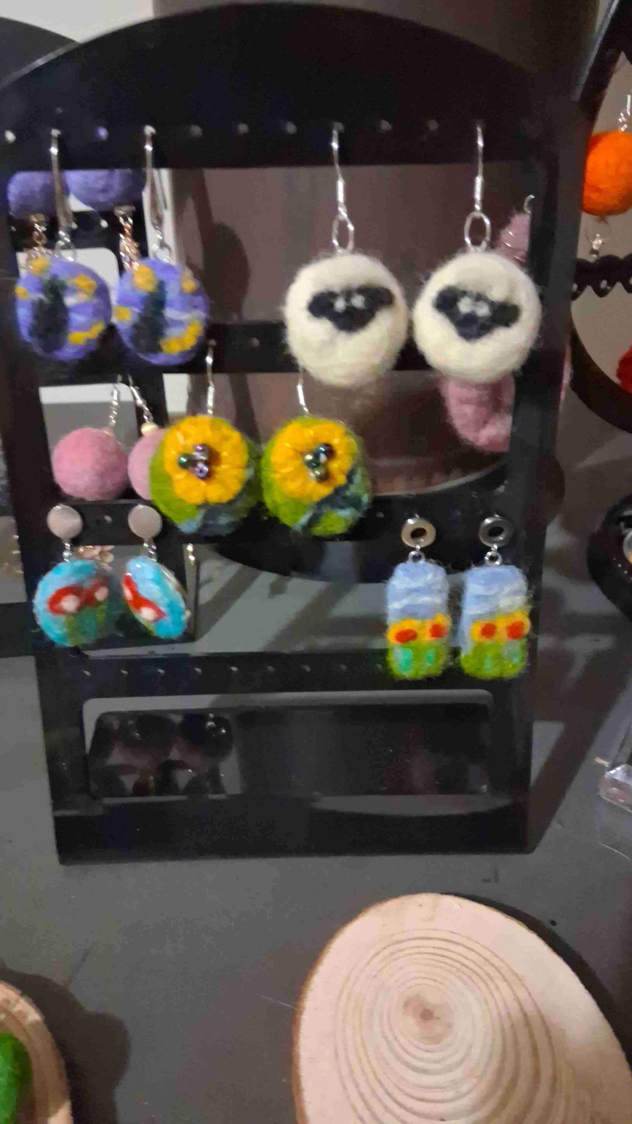 Aros de lana  piezas  unicas, diseño propio - miniatura 3