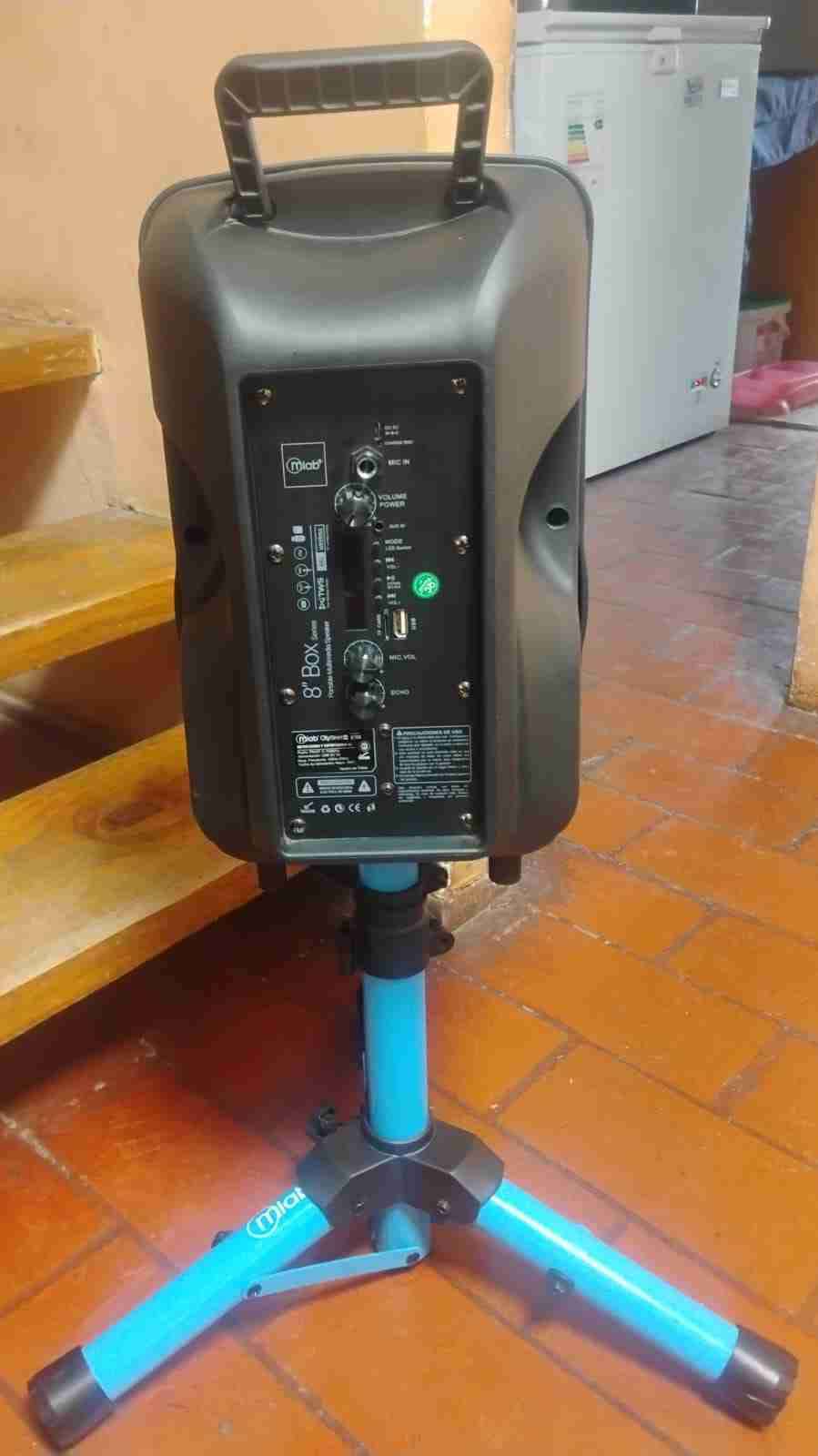 Parlante Mlab con trípode - miniatura 2