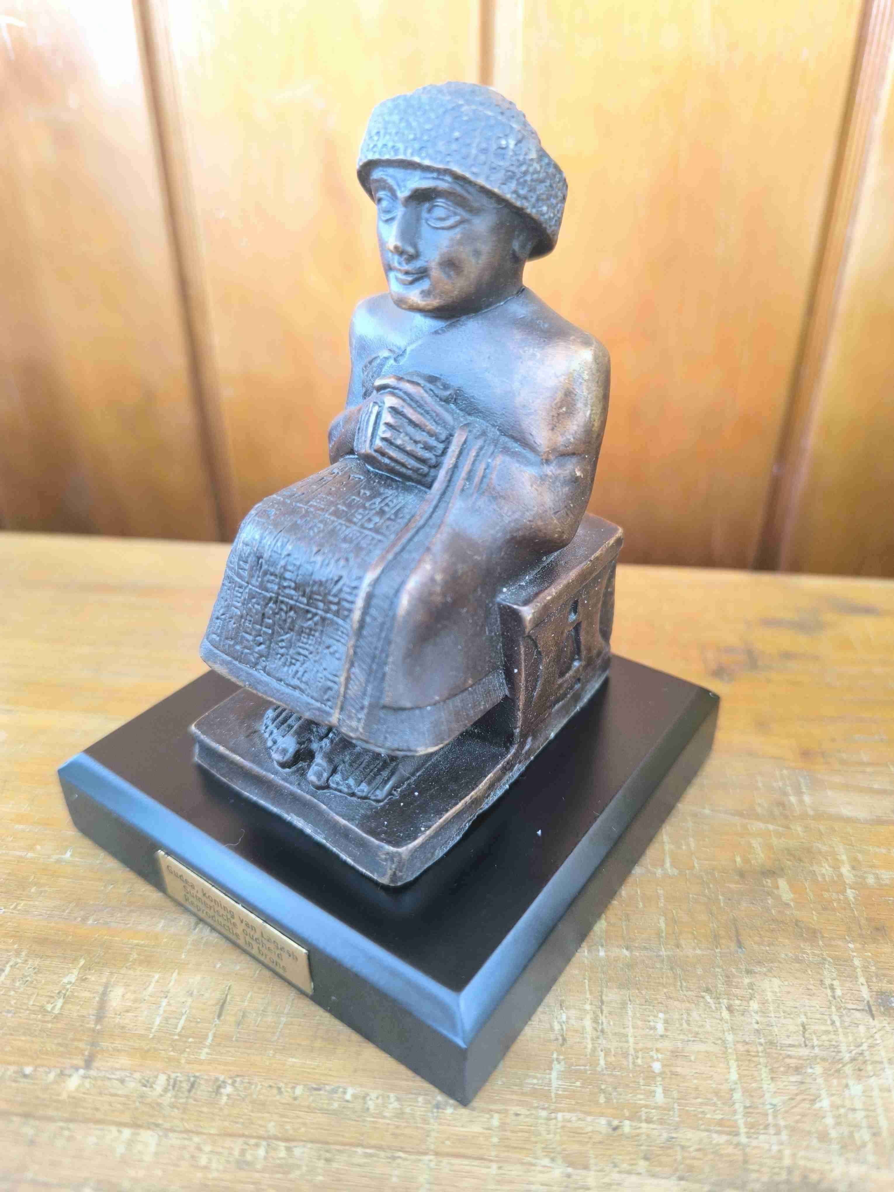 Figura de Gudea en bronce - miniatura 3