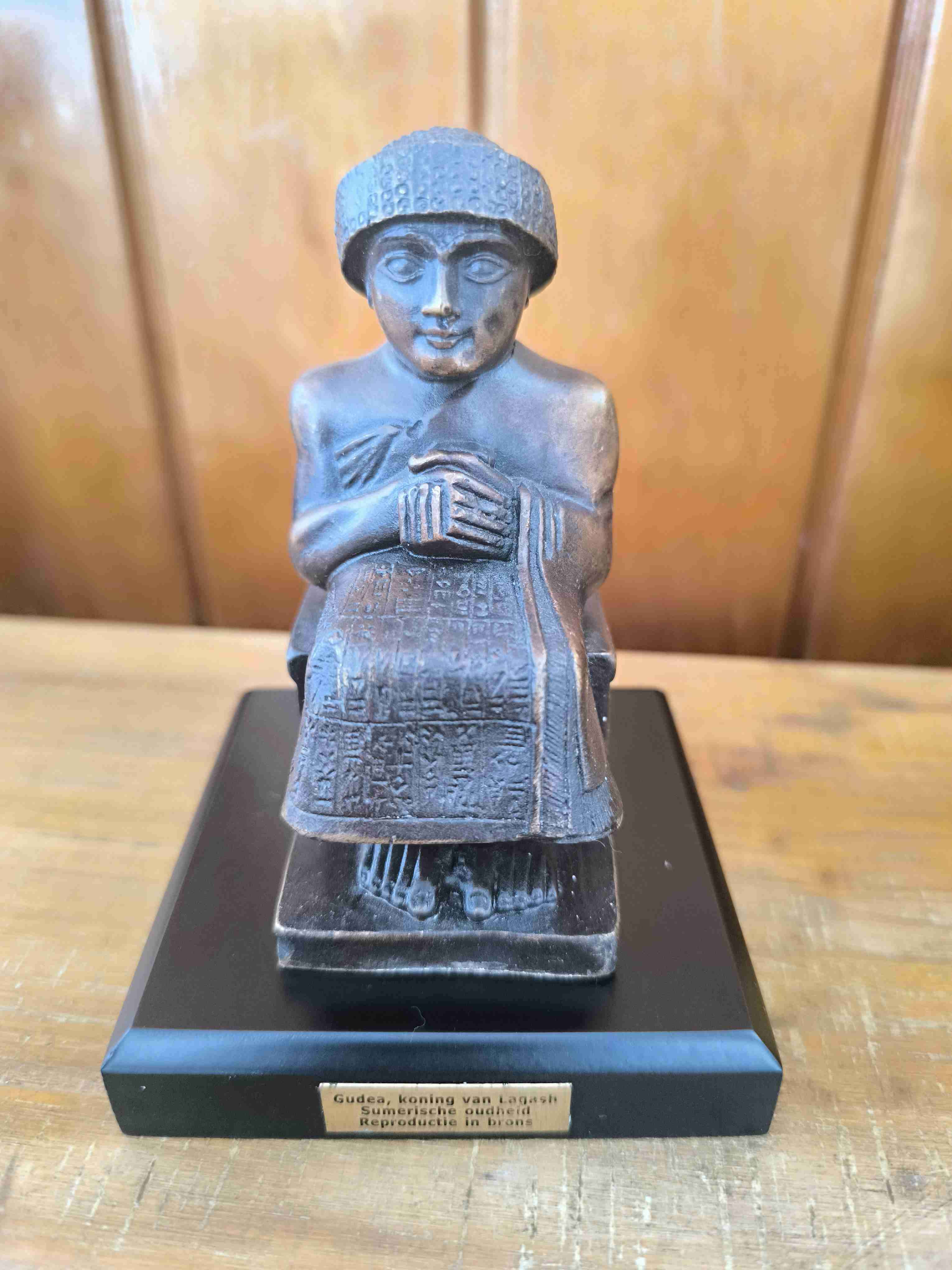 Figura de Gudea en bronce - miniatura 4