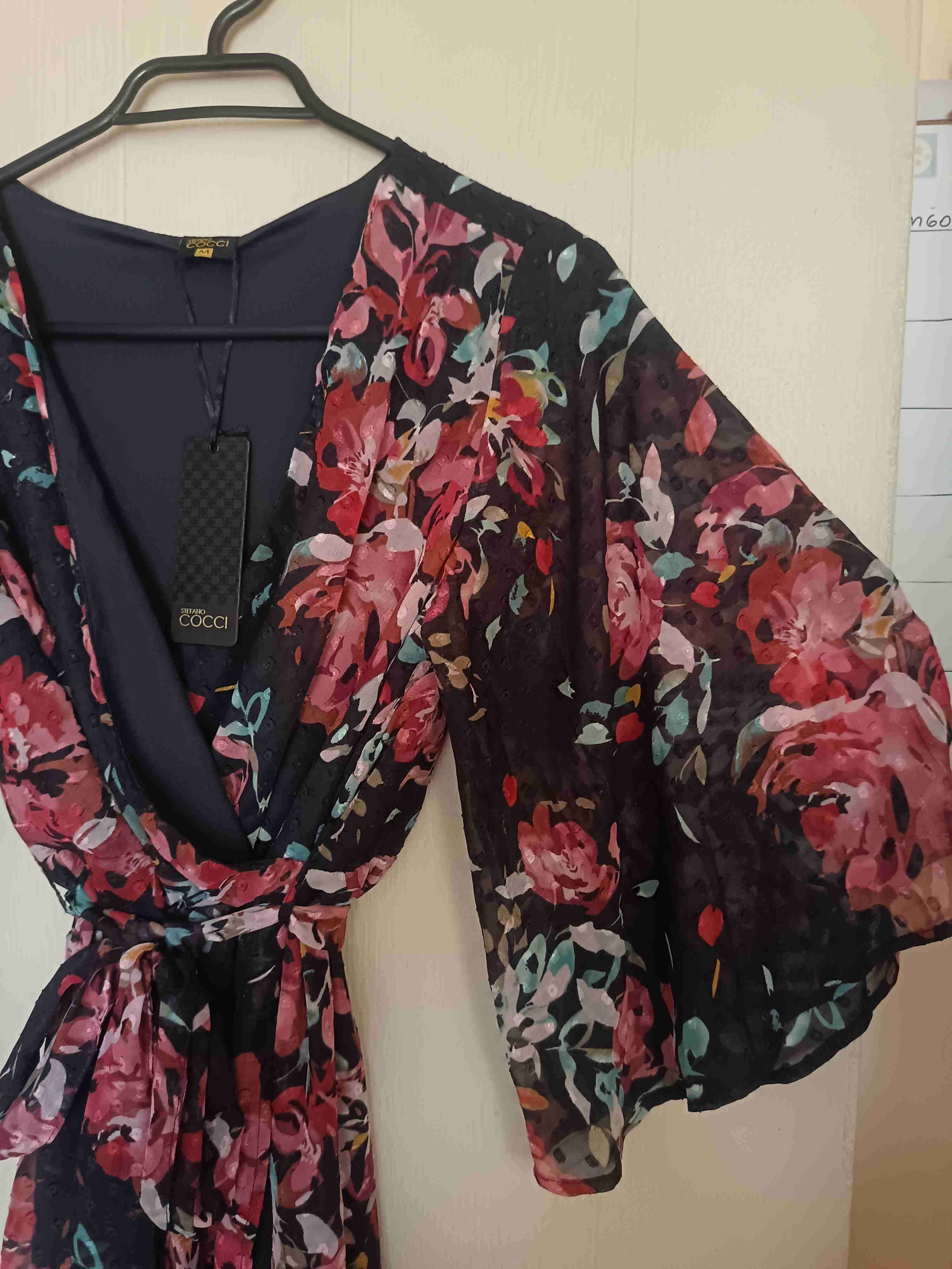 Vestido floral con mangas sueltas