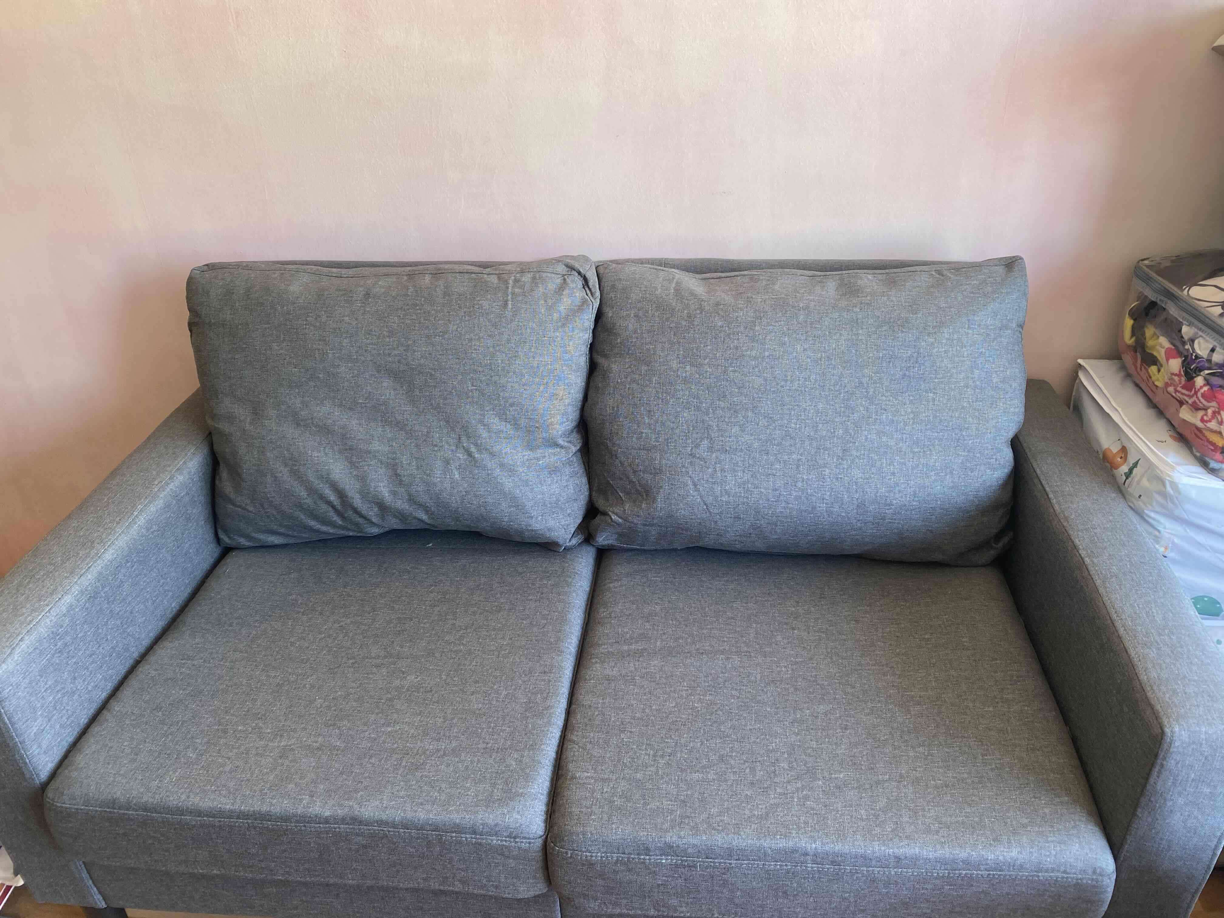 Sofá gris cómodo - miniatura 3