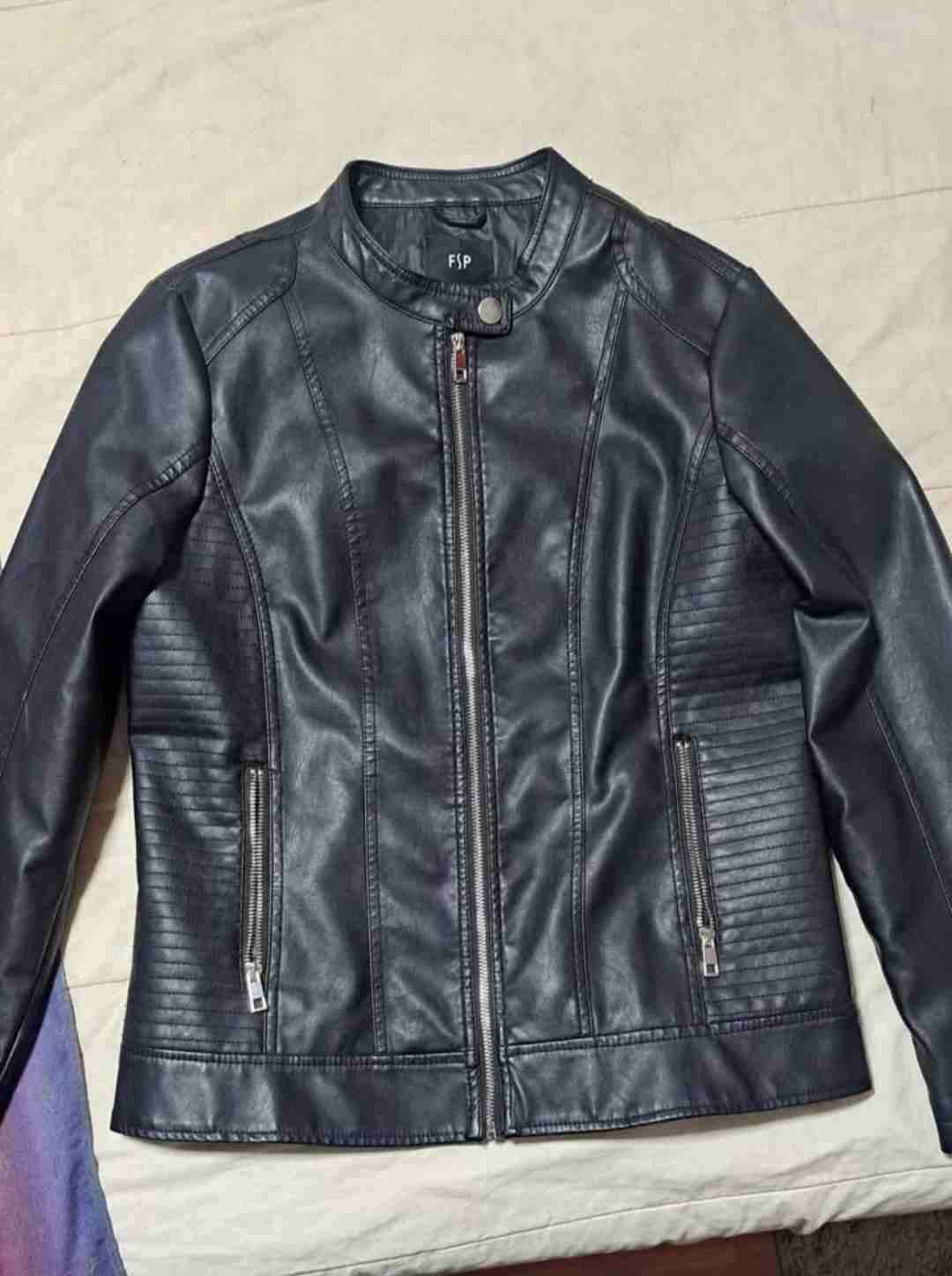 Chaqueta de cuero negra