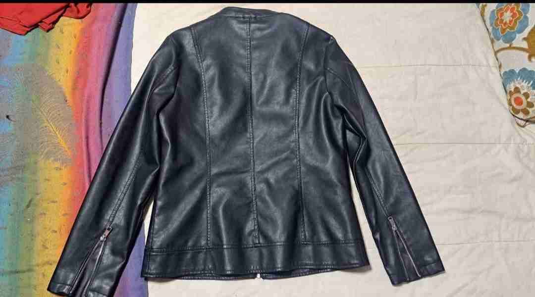 Chaqueta de cuero negra - miniatura 2