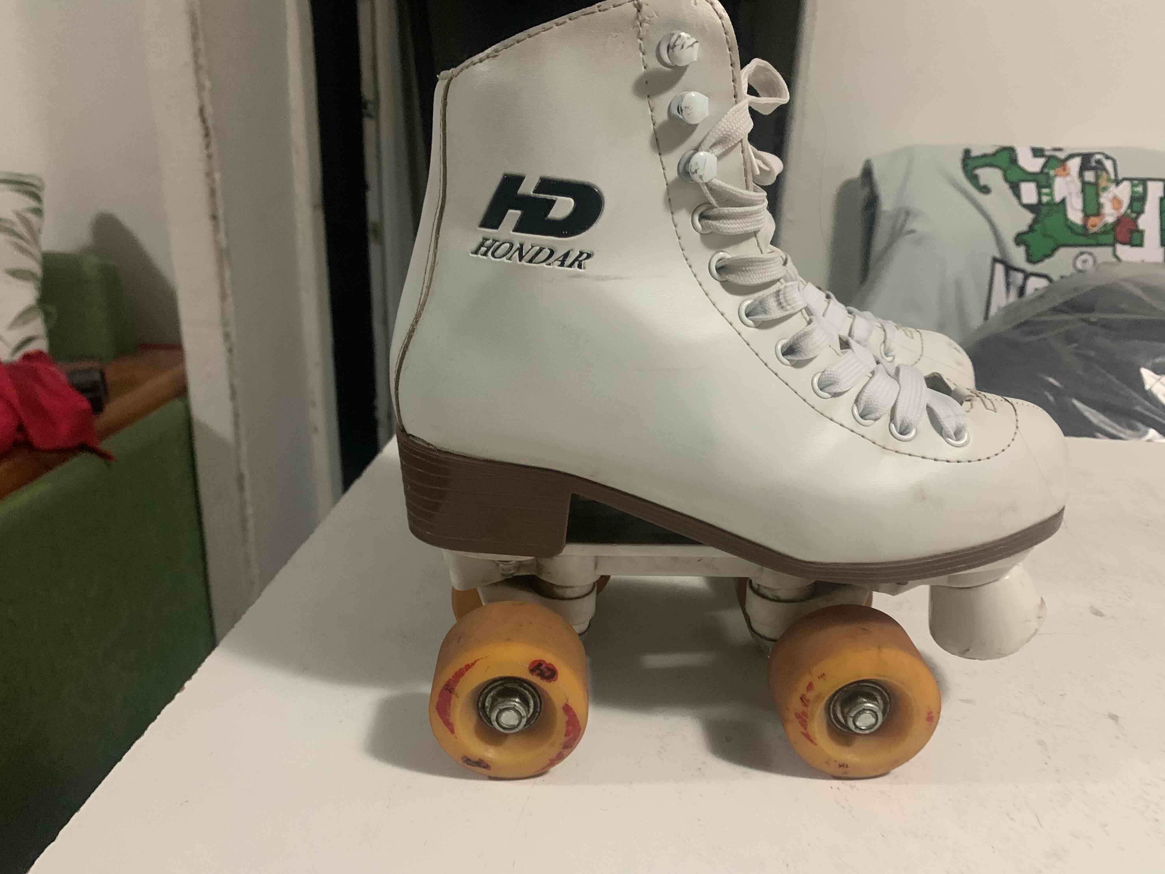 Patines de cuatro ruedas blancos - miniatura 2