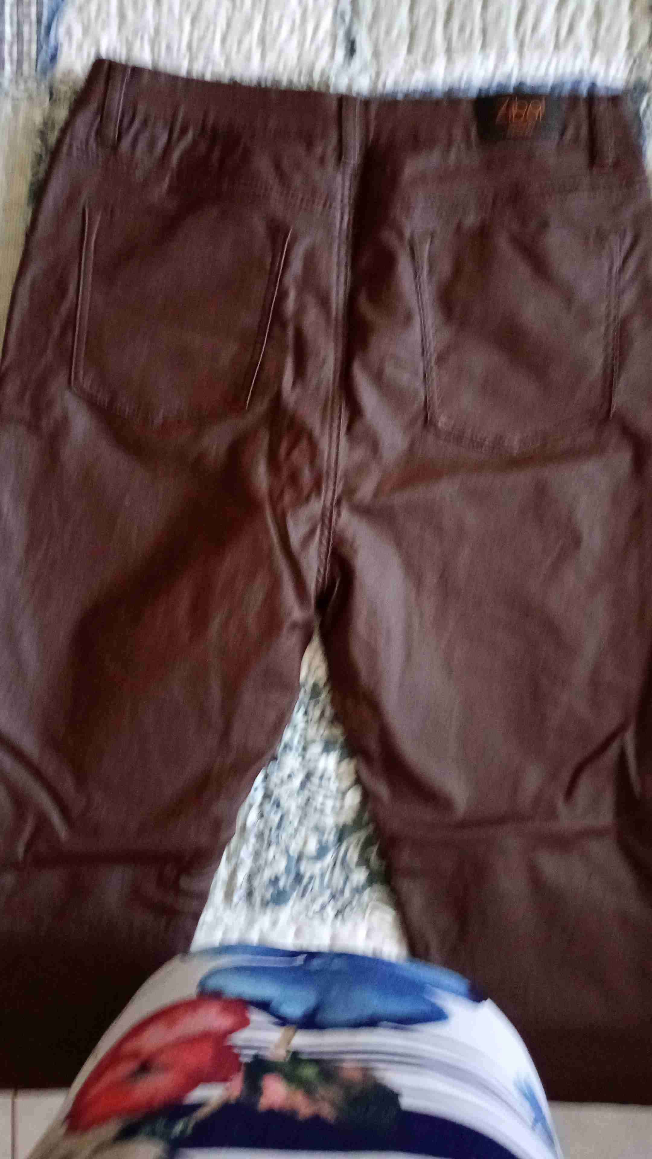 Pantalones marrones hombre