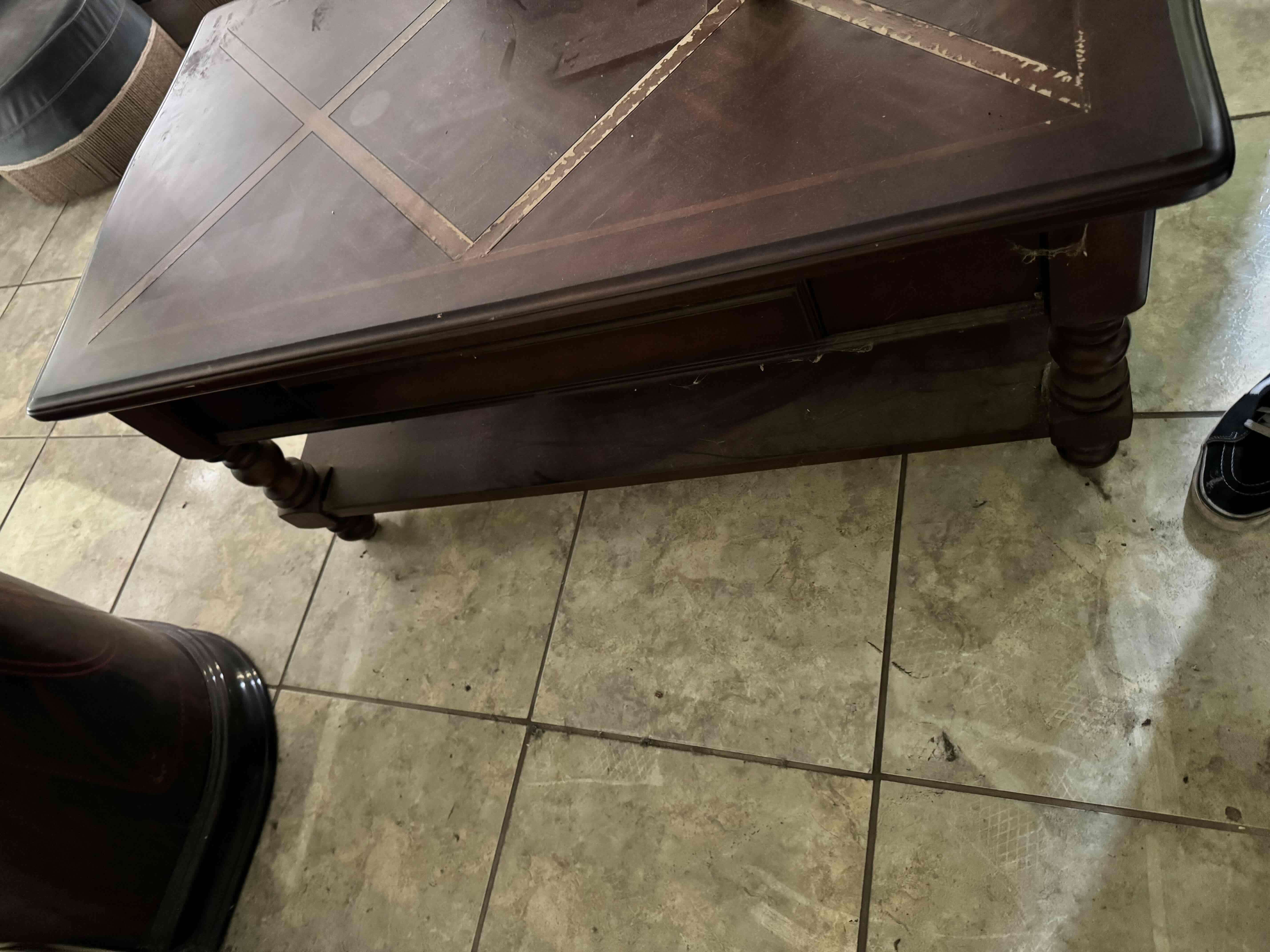 Mesa de centro de madera clásica Ashley - miniatura 2