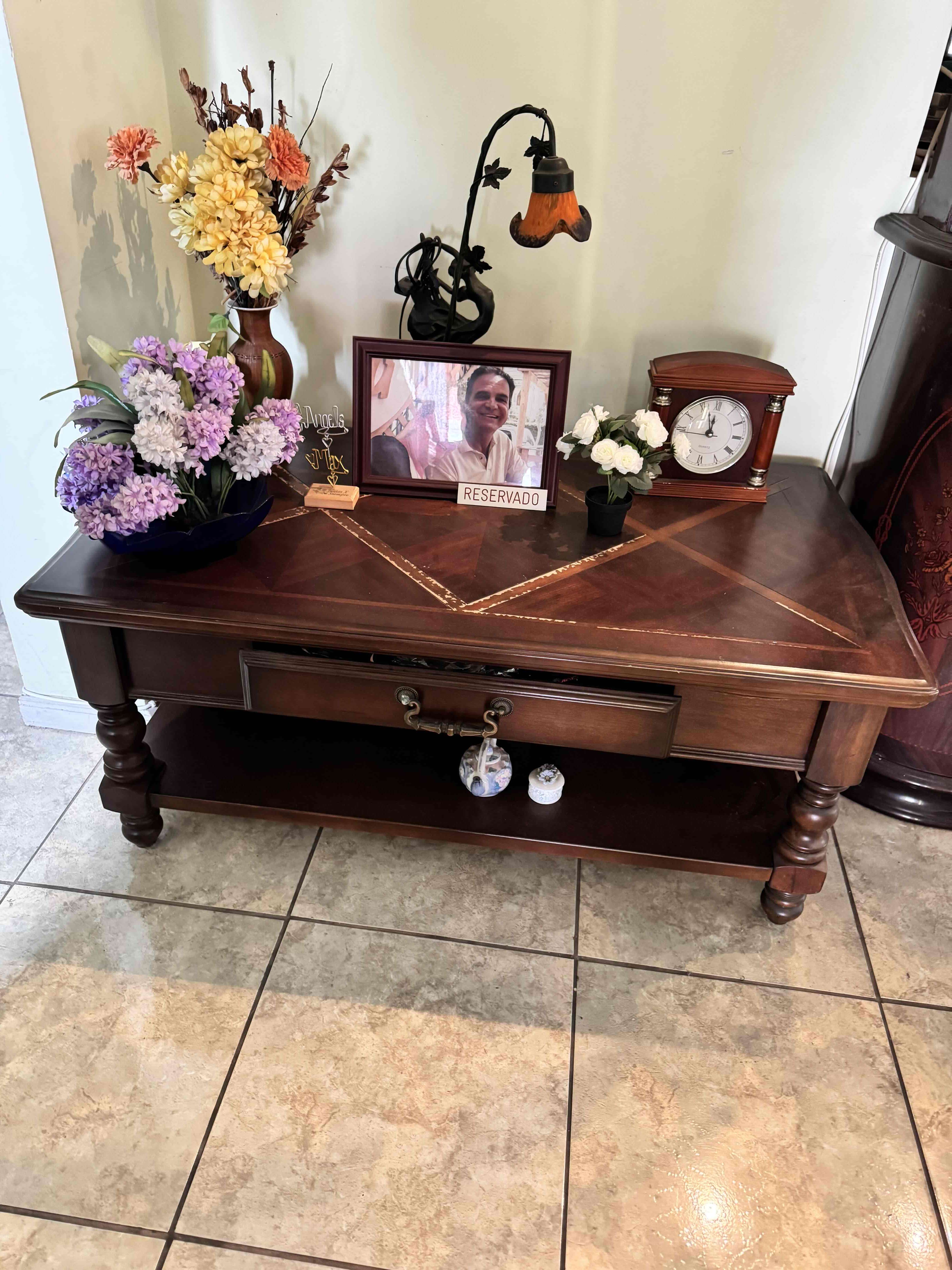 Mesa de centro de madera clásica Ashley - miniatura 4