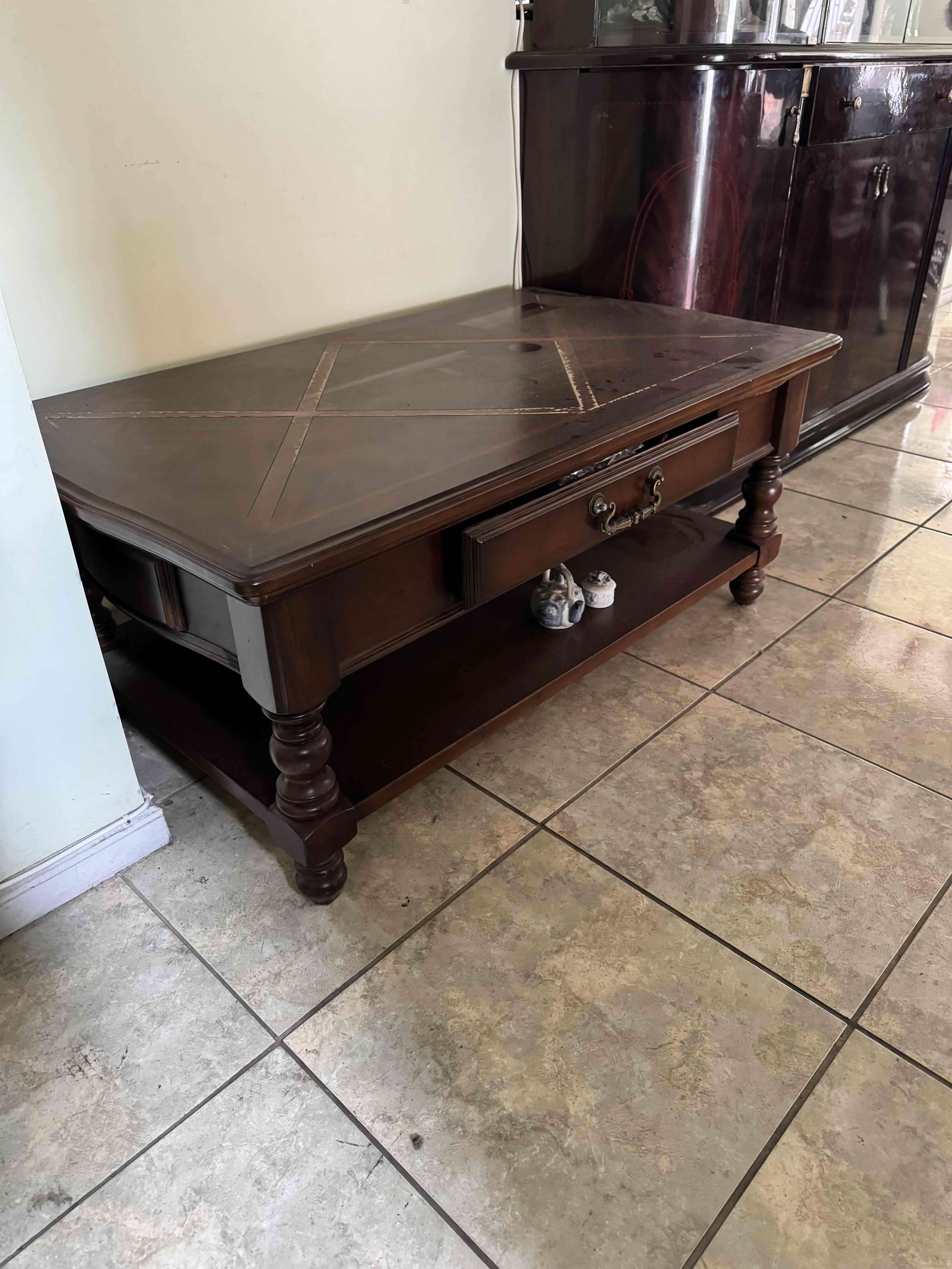 Mesa de centro de madera clásica Ashley - miniatura 6