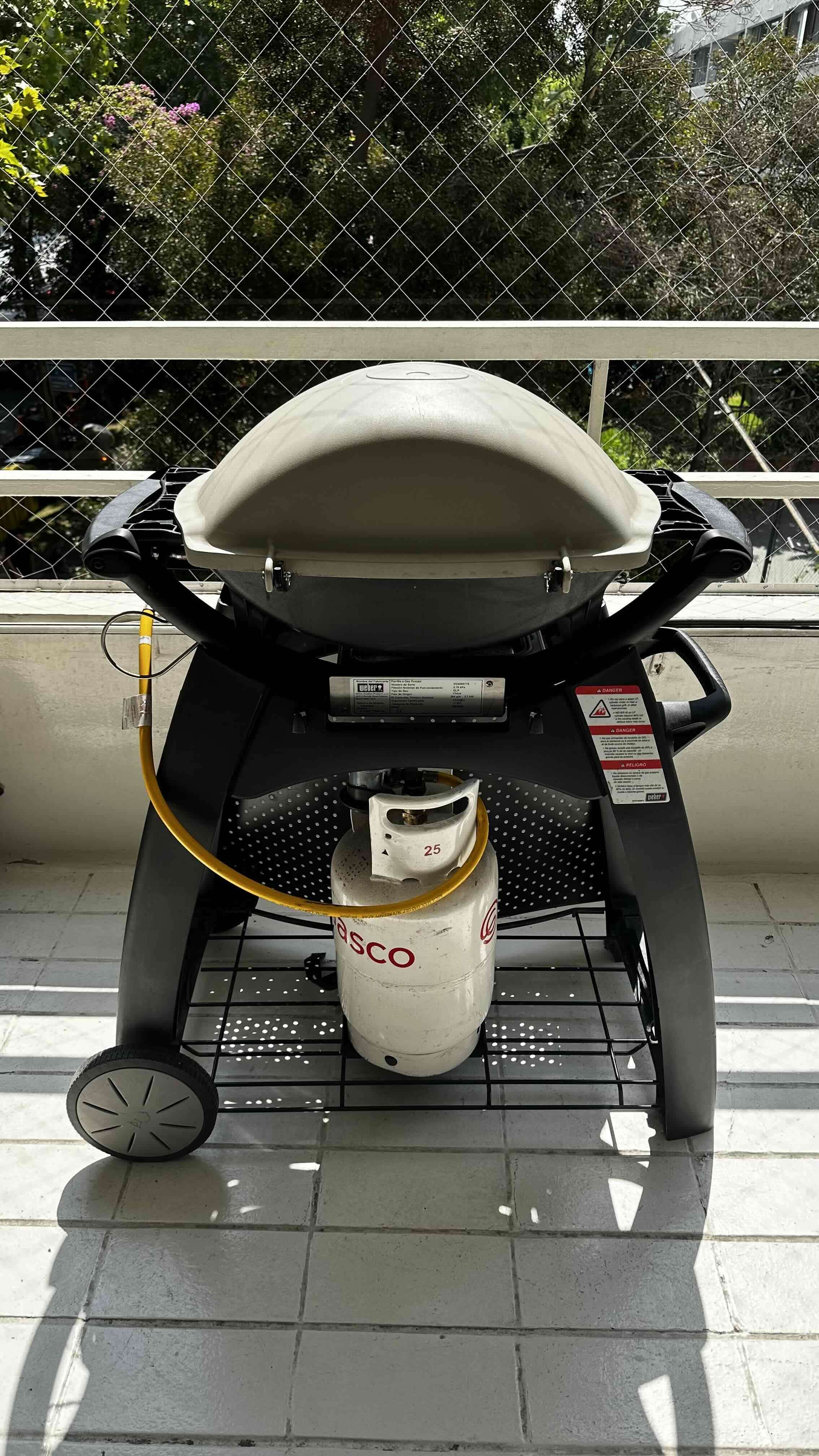 Parrilla Weber Q 2200 + Carrito + Funda + Balón - miniatura 5