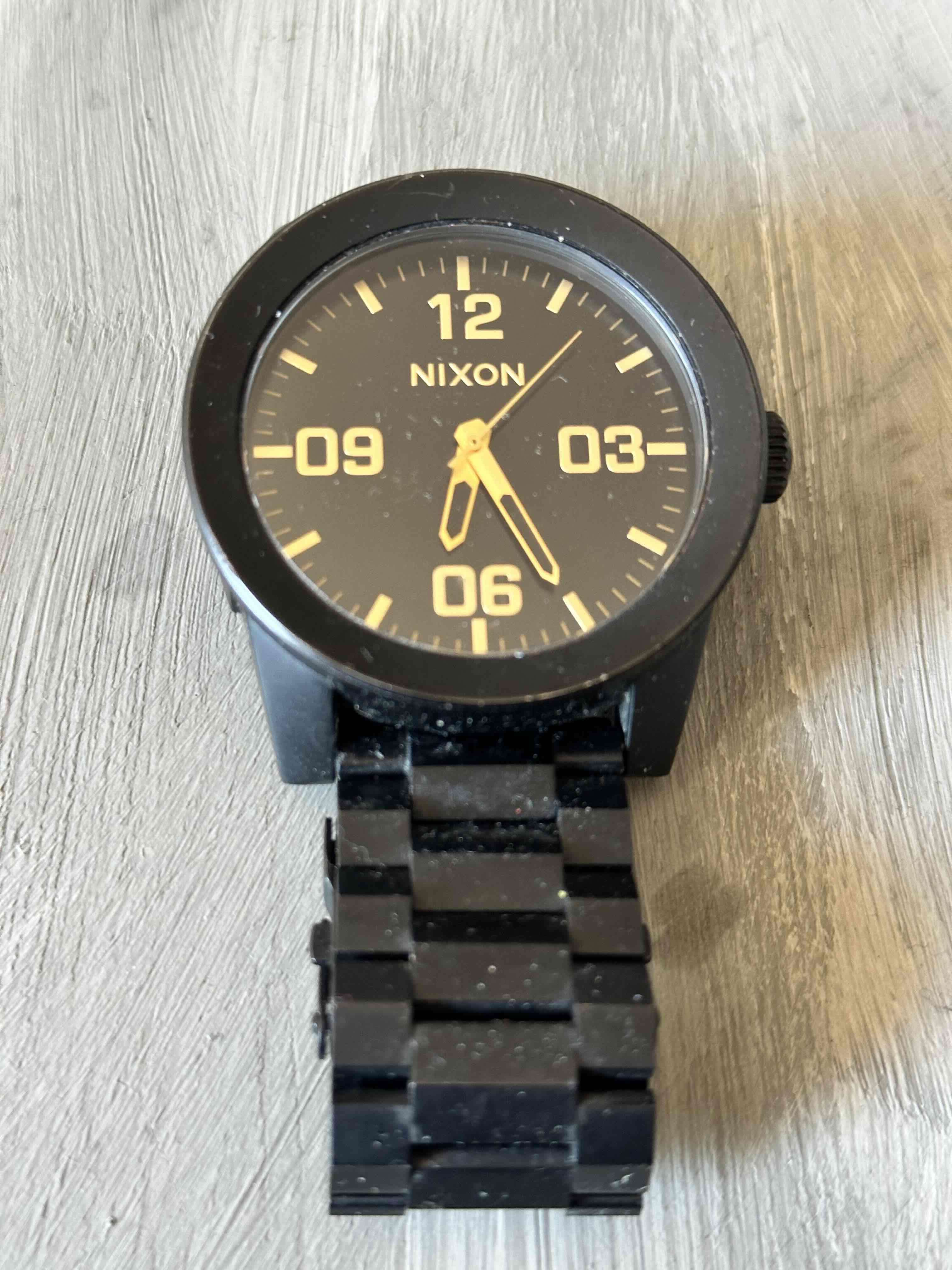 Reloj negro Nixon - miniatura 2