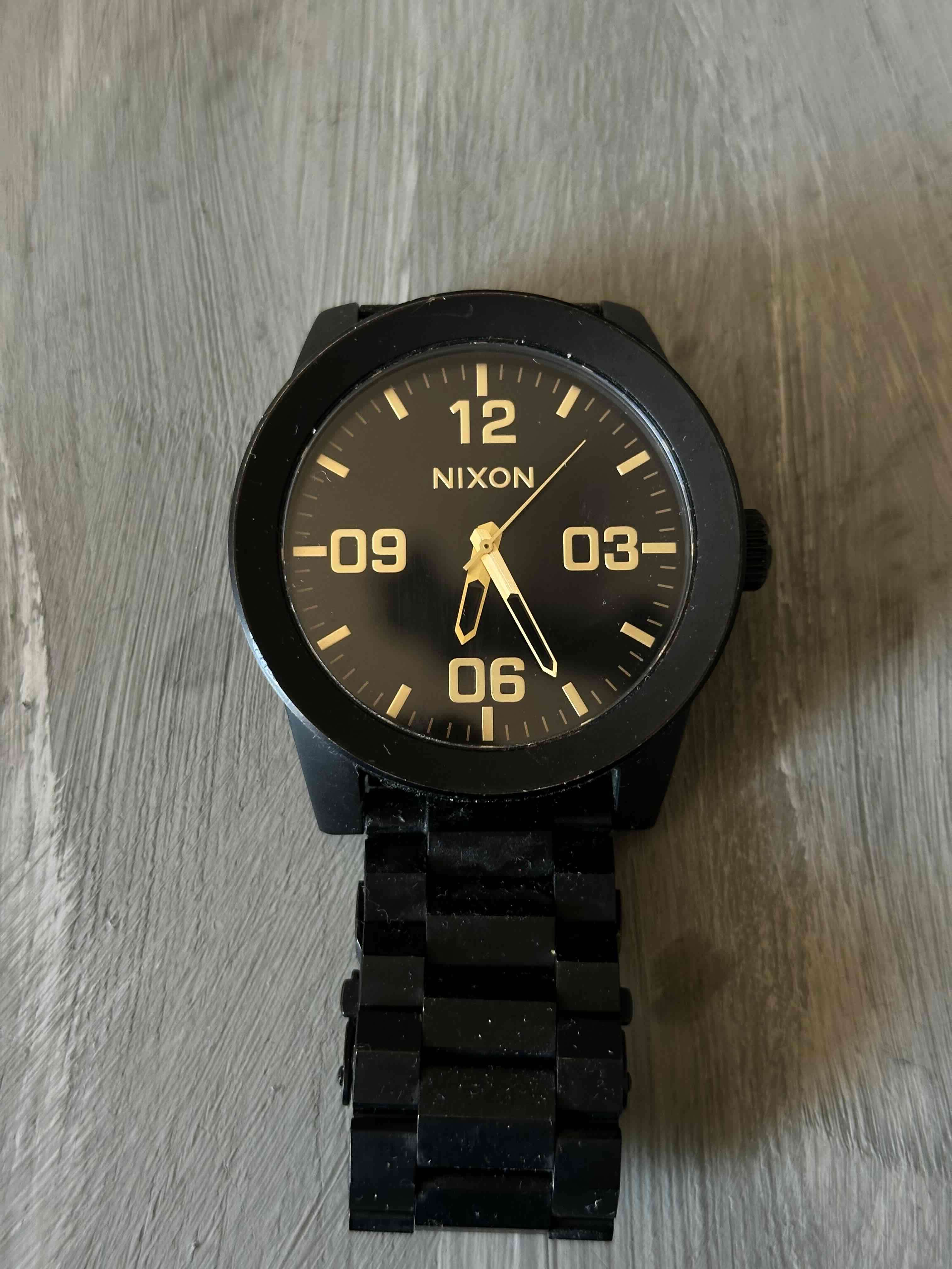 Reloj negro Nixon - miniatura 3