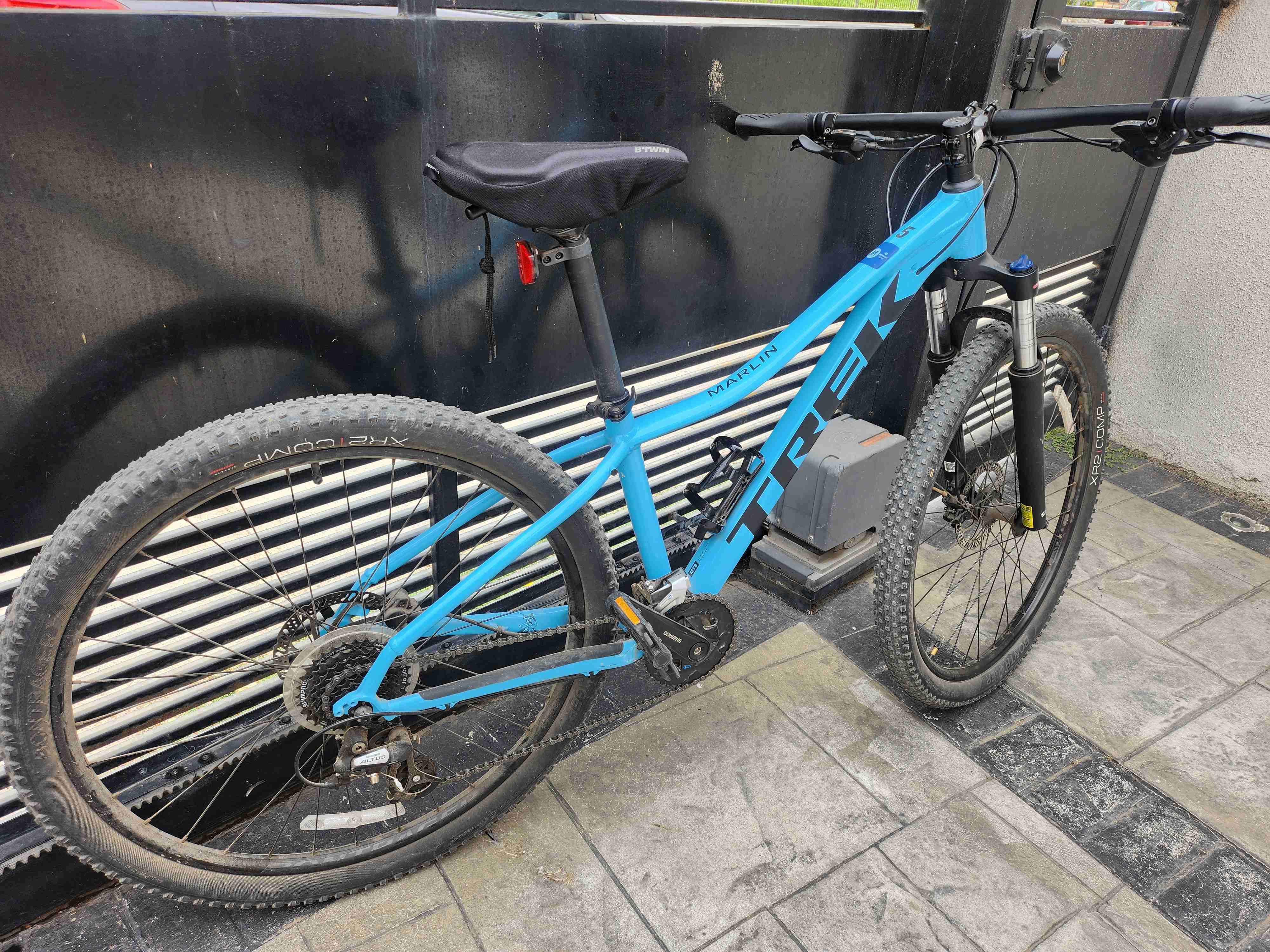 Bicicleta de montaña azul - miniatura 4