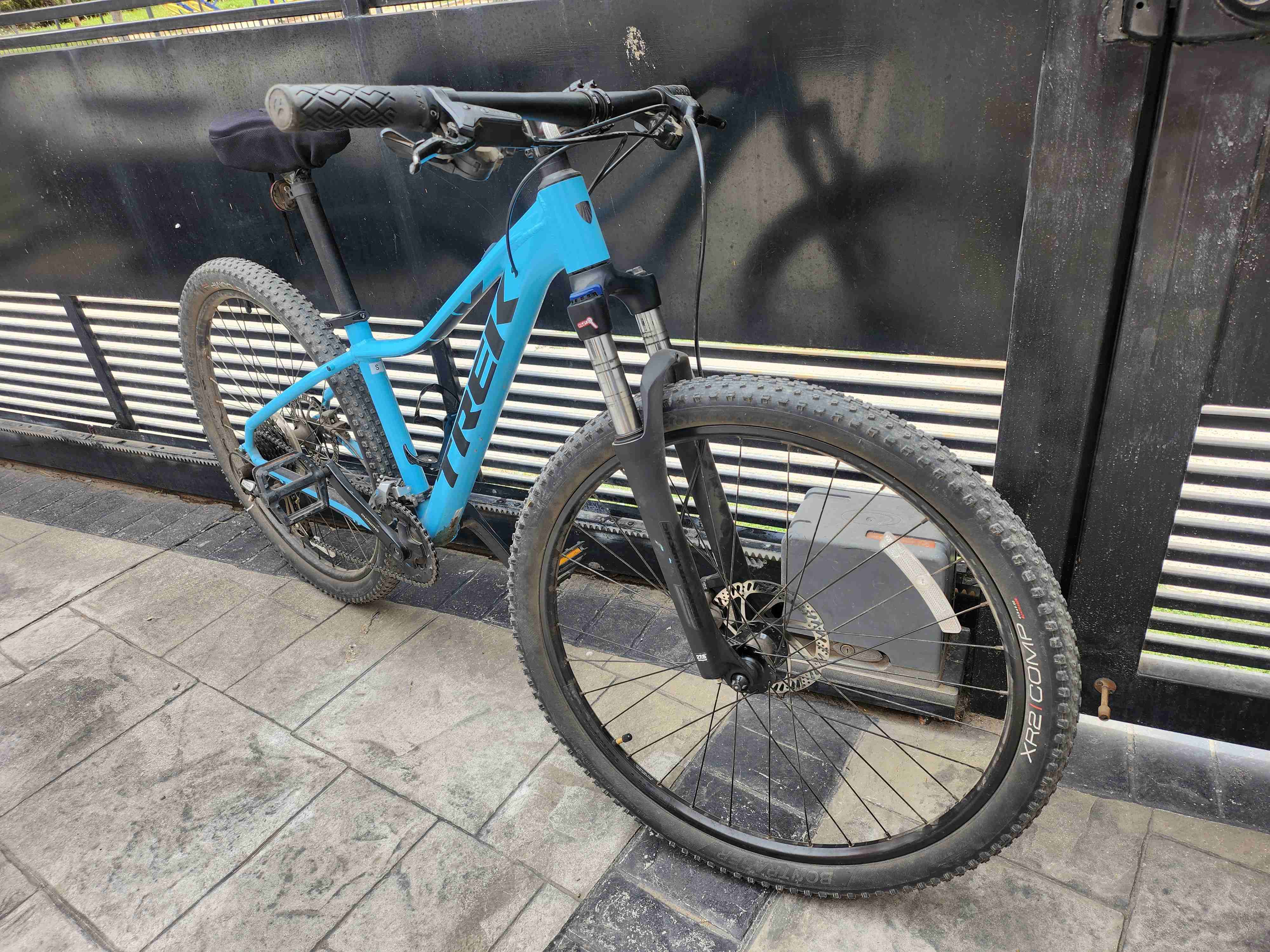 Bicicleta de montaña azul - miniatura 6