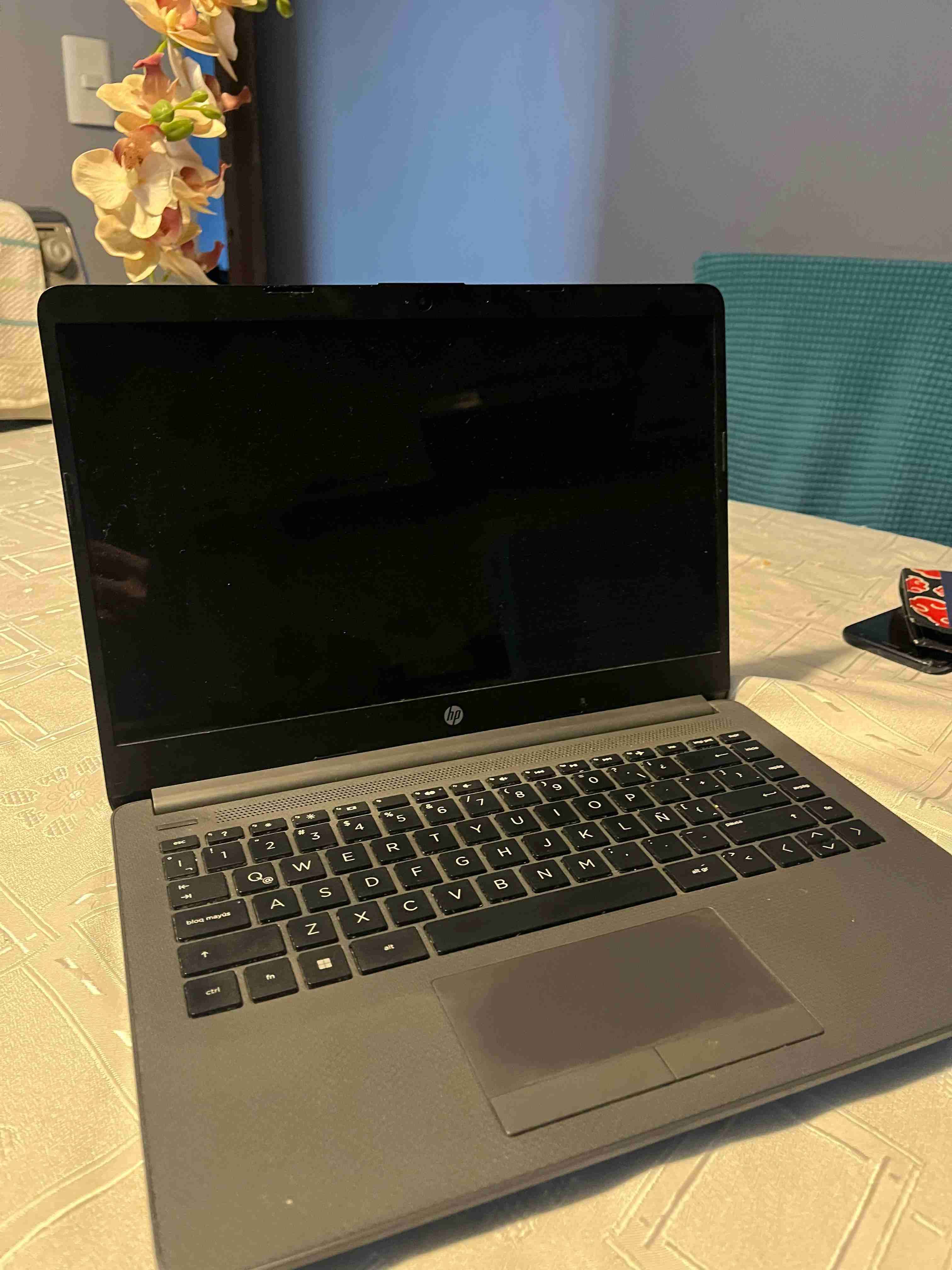 Laptop HP en buen estado - miniatura 3