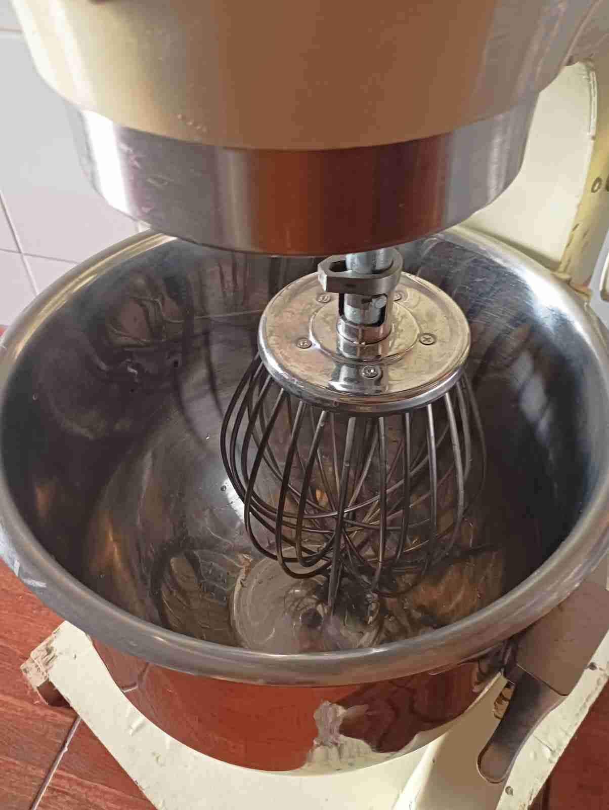 Batidora industrial de 20 litros - miniatura 2