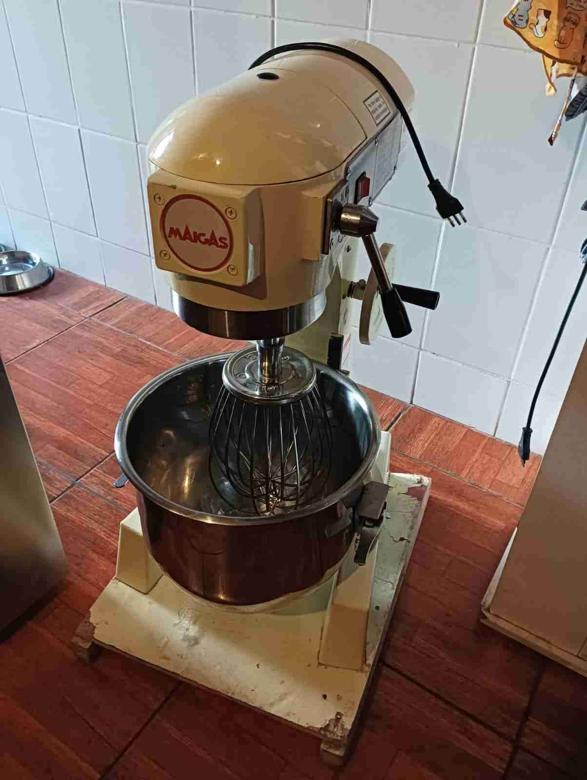 Batidora industrial de 20 litros - miniatura 3