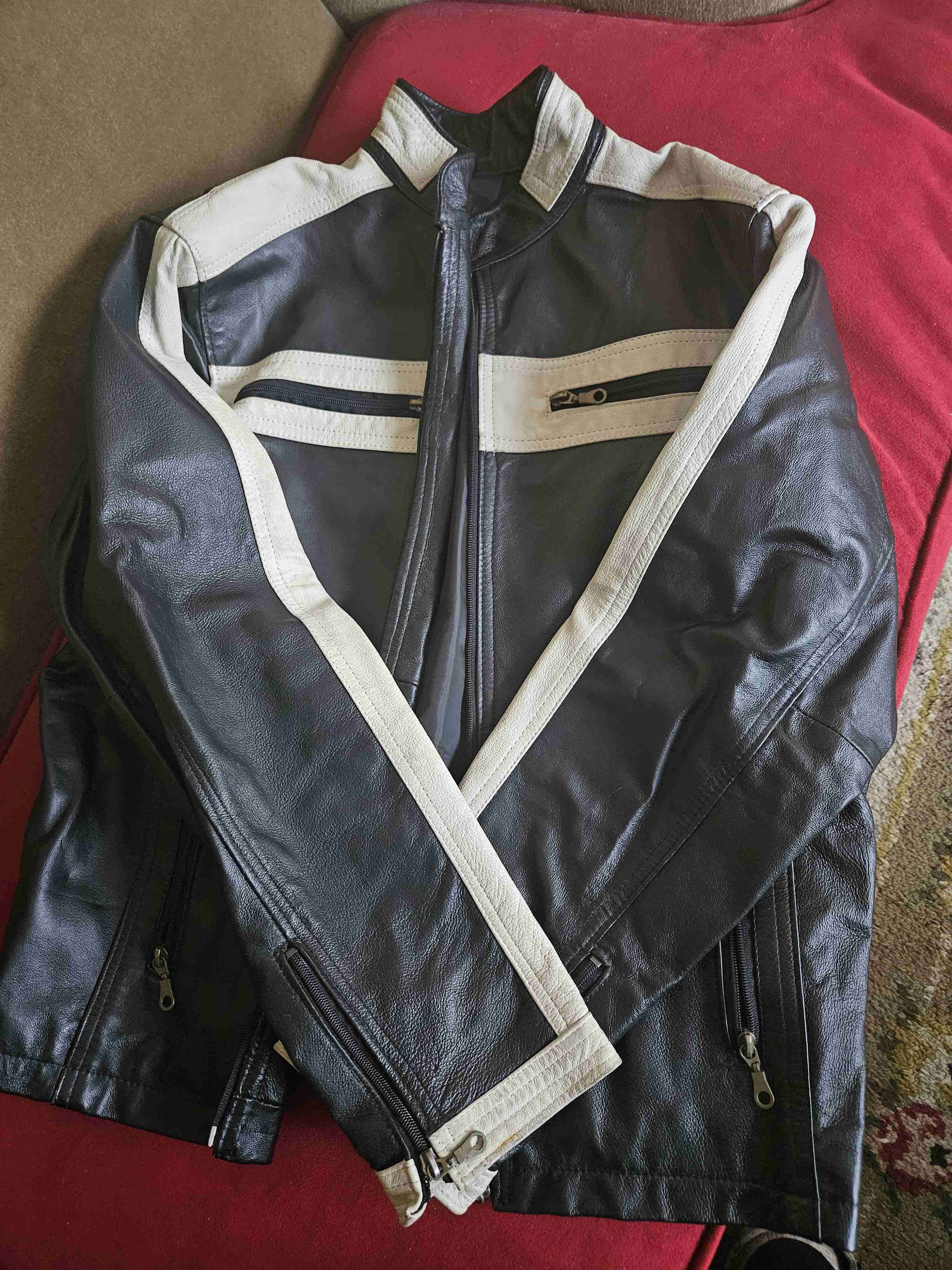 Chaqueta de cuero motoquera negra