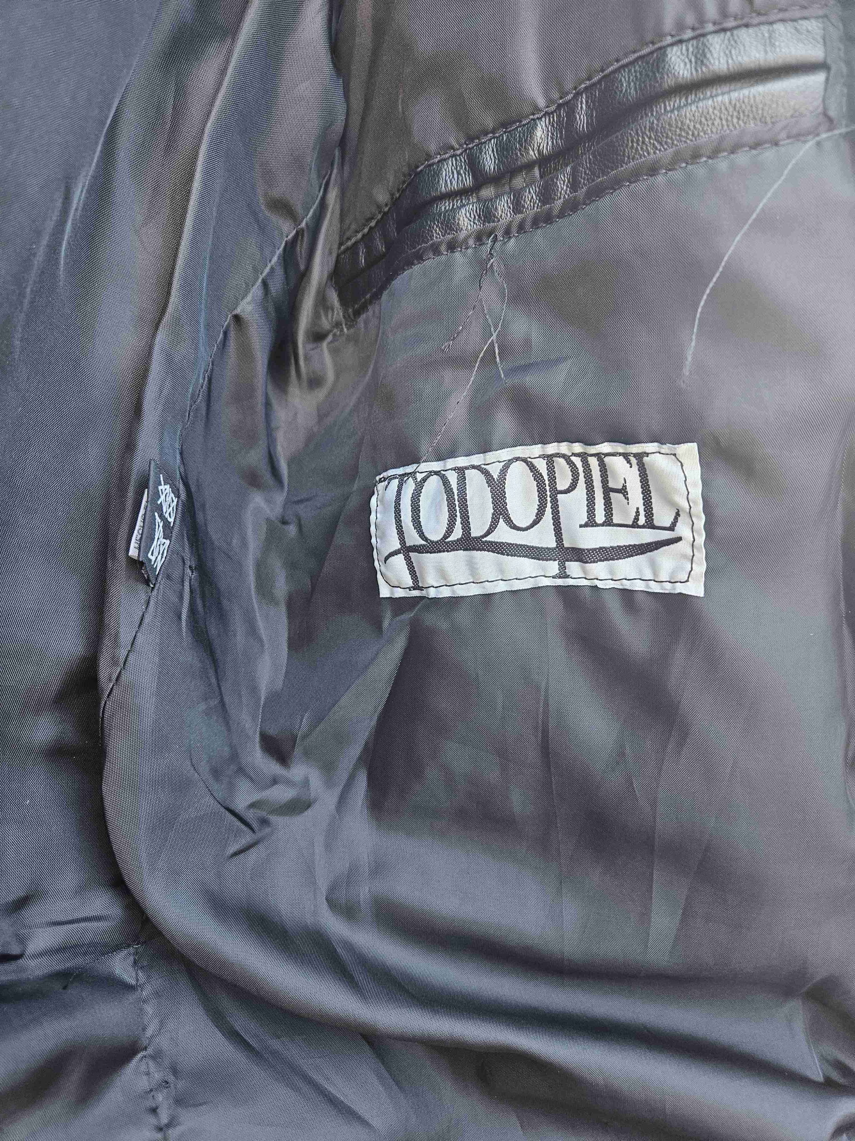 Chaqueta de cuero motoquera negra - miniatura 2