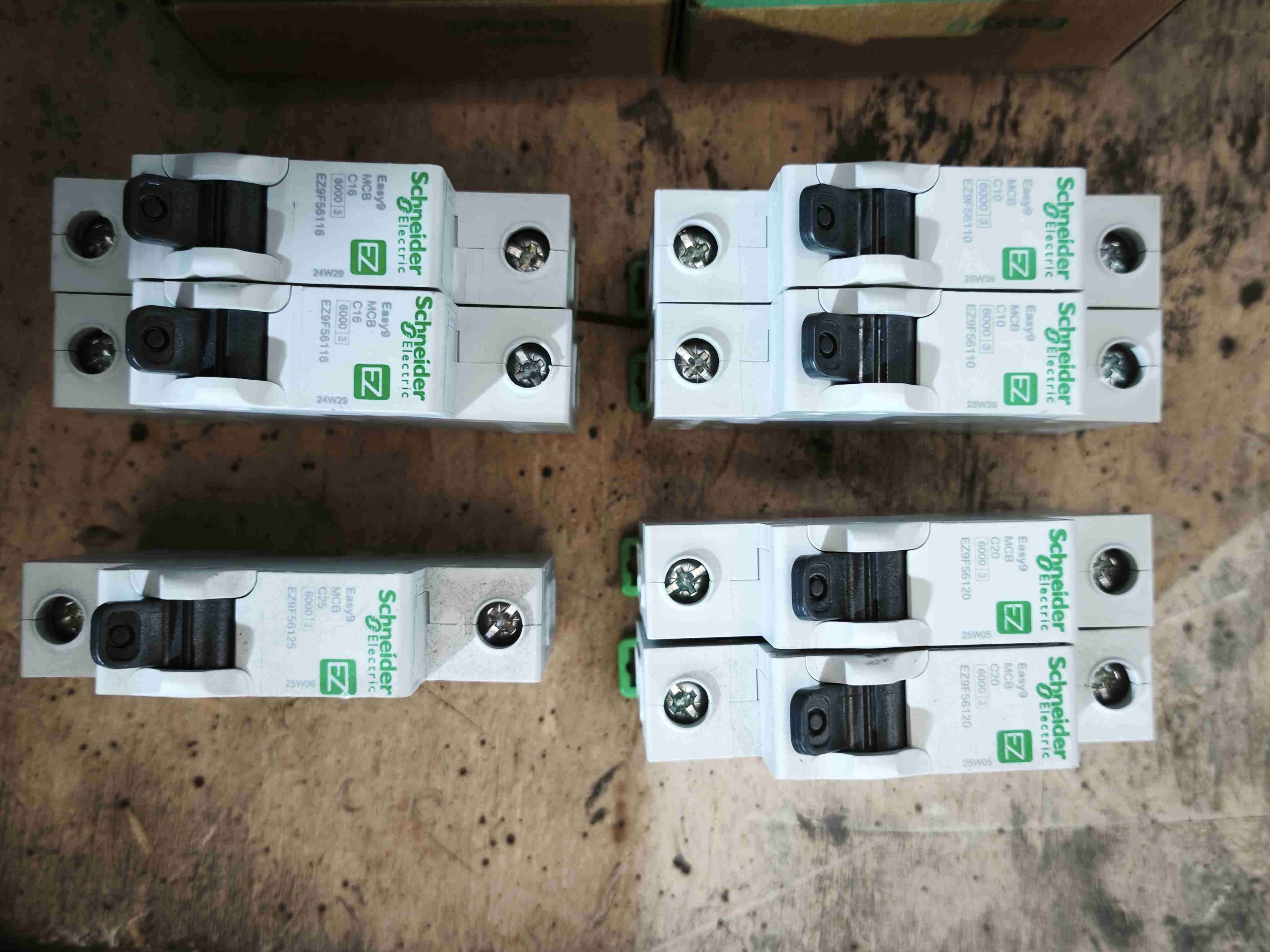 Diferenciales y automáticos Schneider - 2