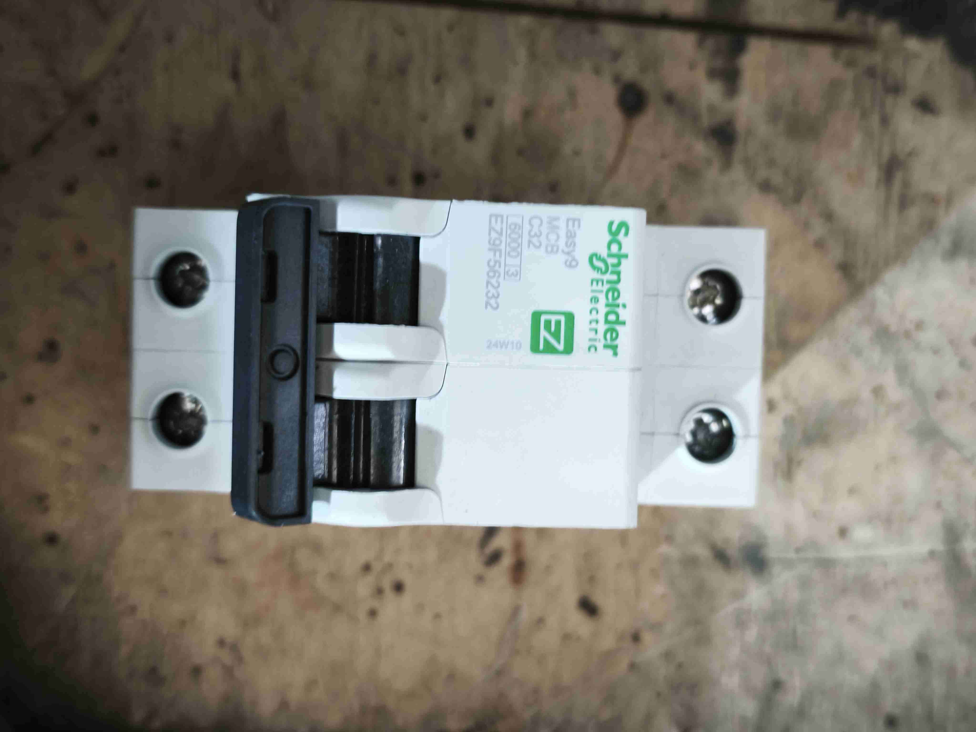 Diferenciales y automáticos Schneider - 3