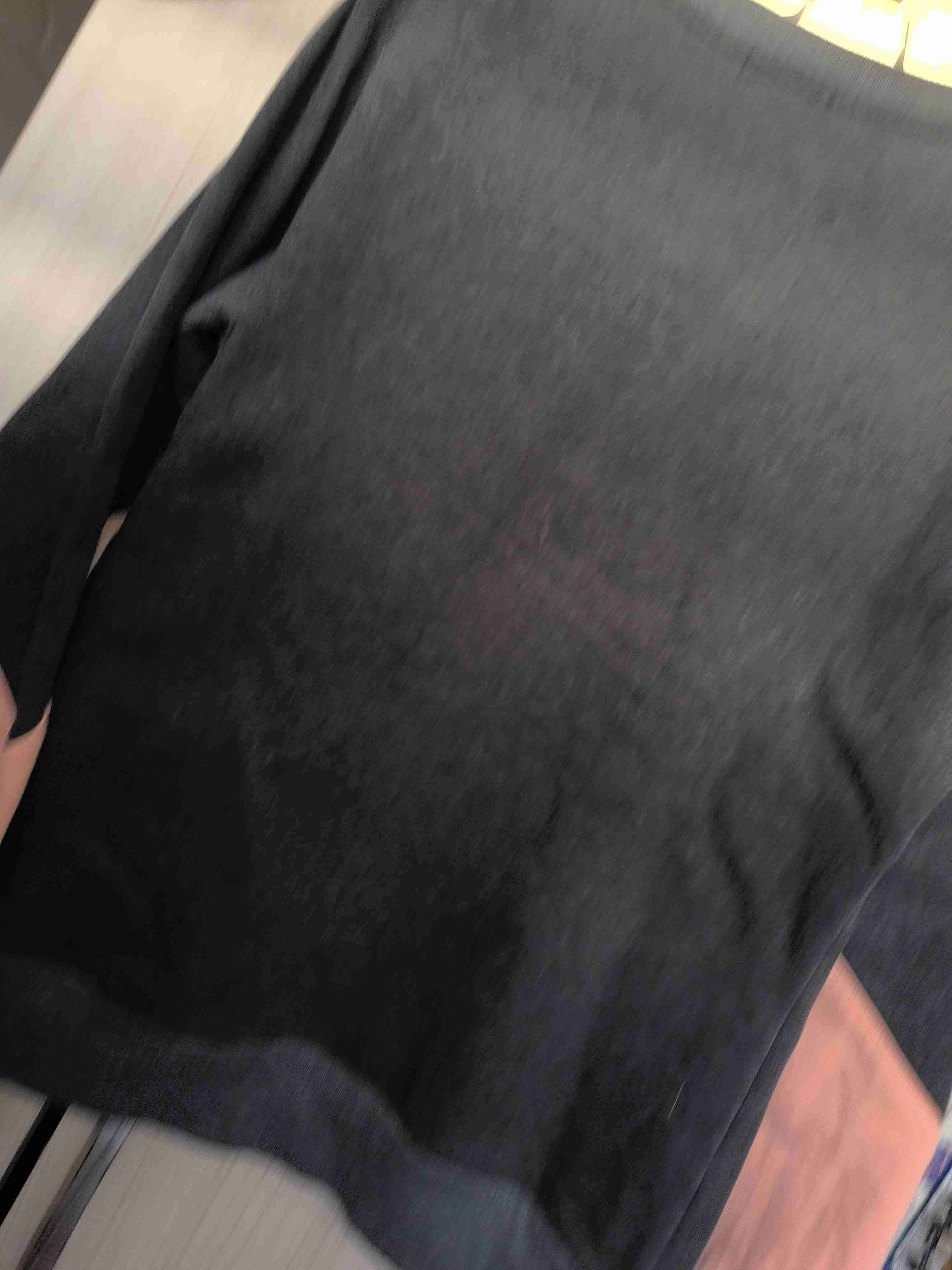 Polerón negro con diseño de hojas - miniatura 4