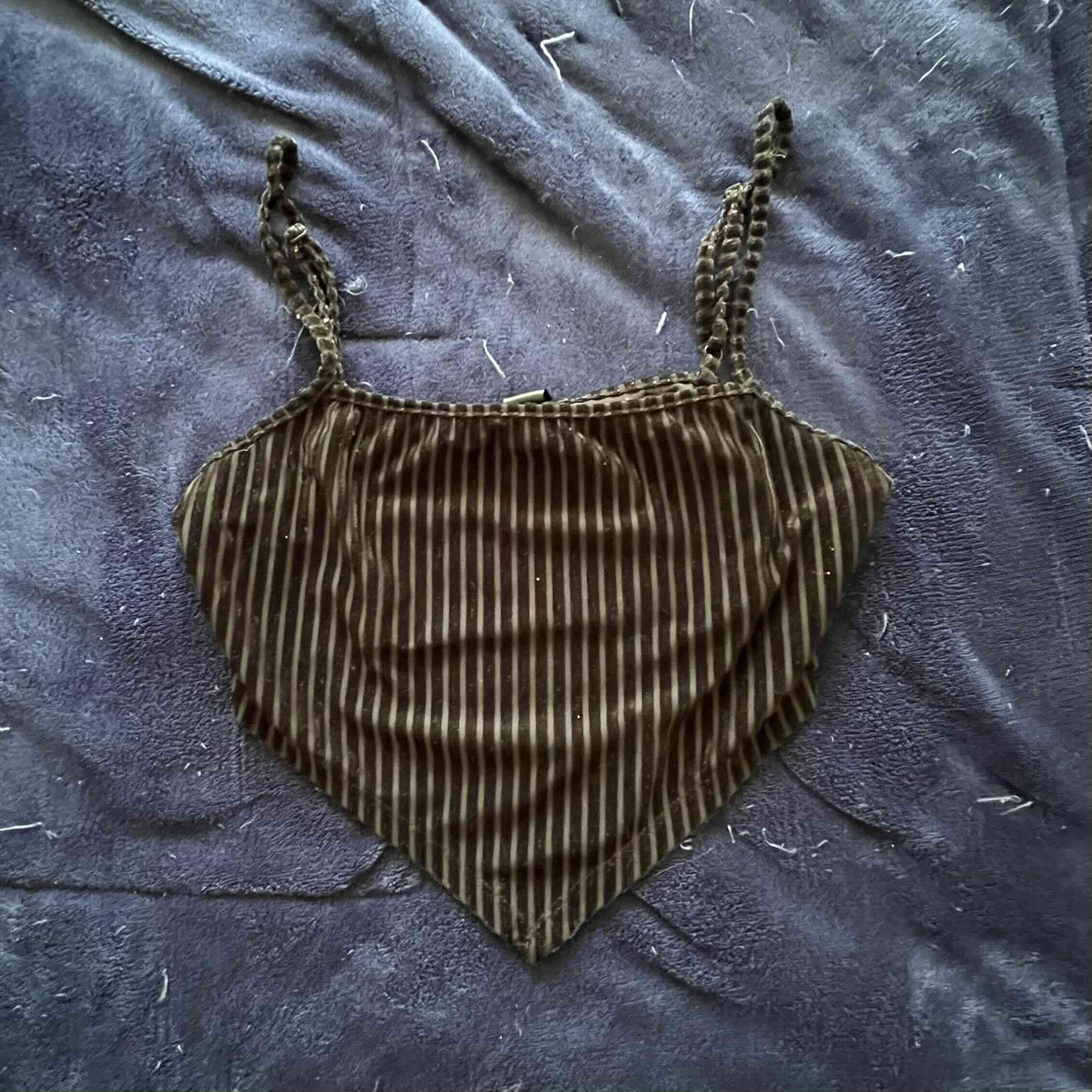 Top de tirantes negro con transparencia