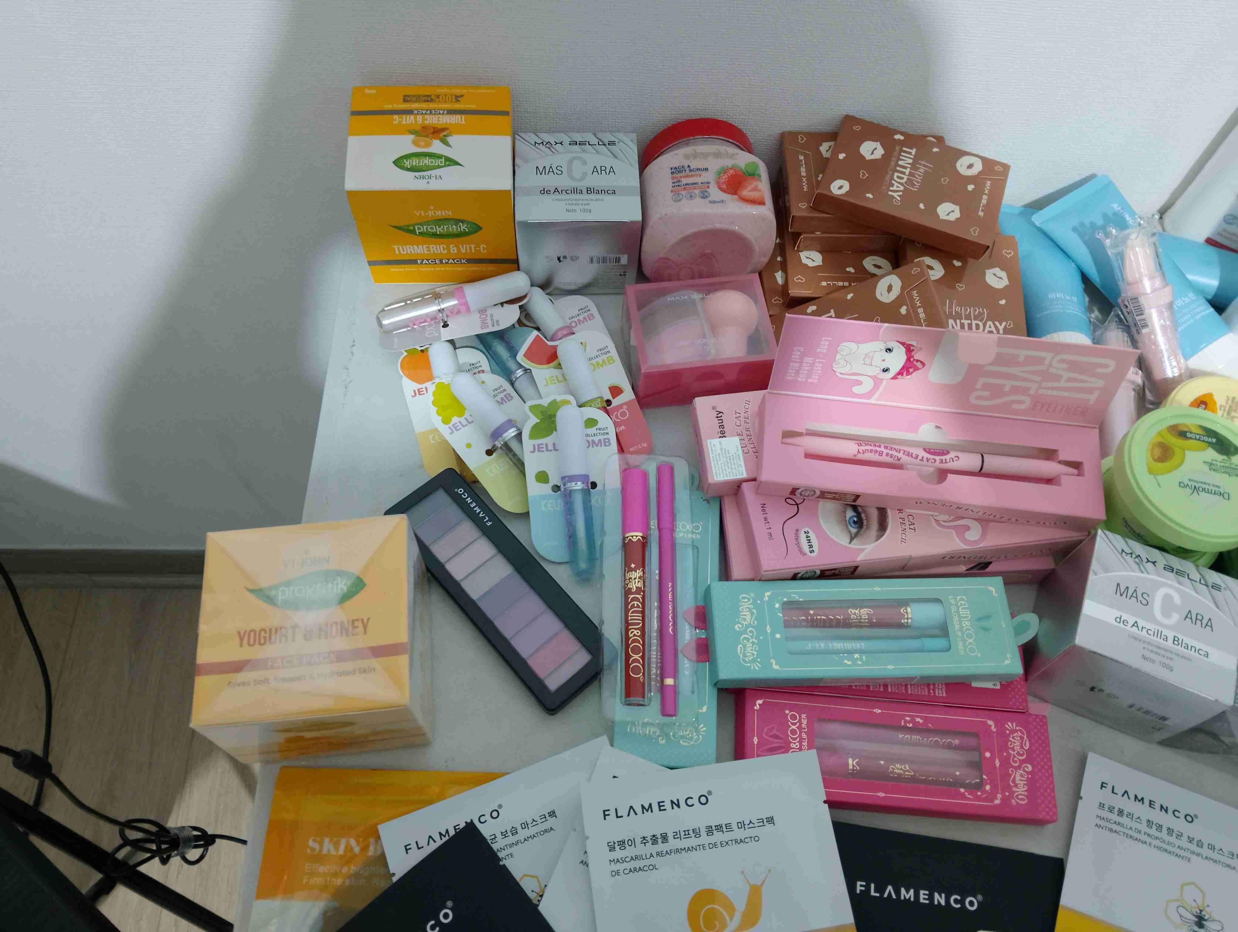 Lote de maquillaje variado - miniatura 3