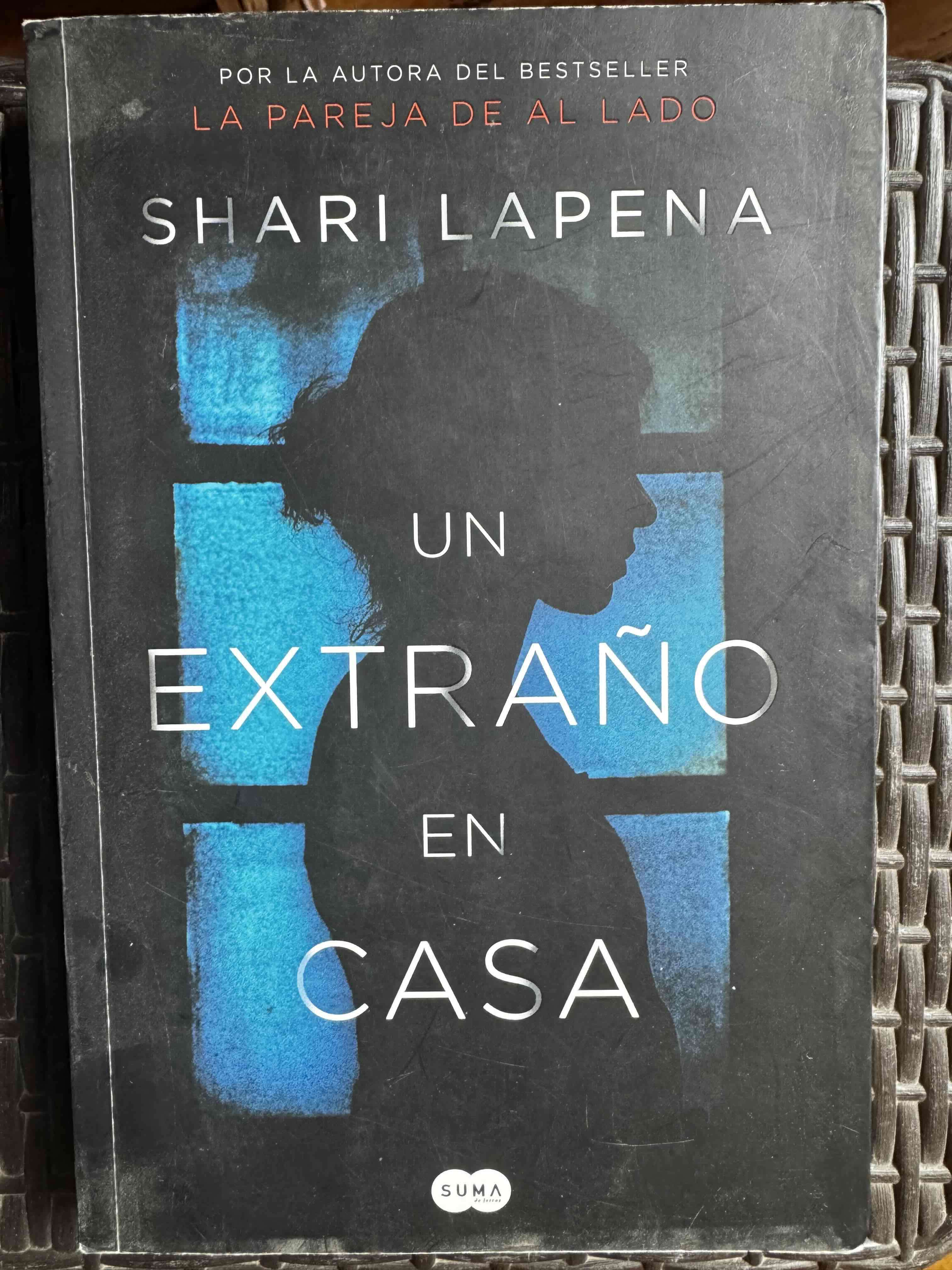 Libro 'Un extraño en casa' de Shari Lapena