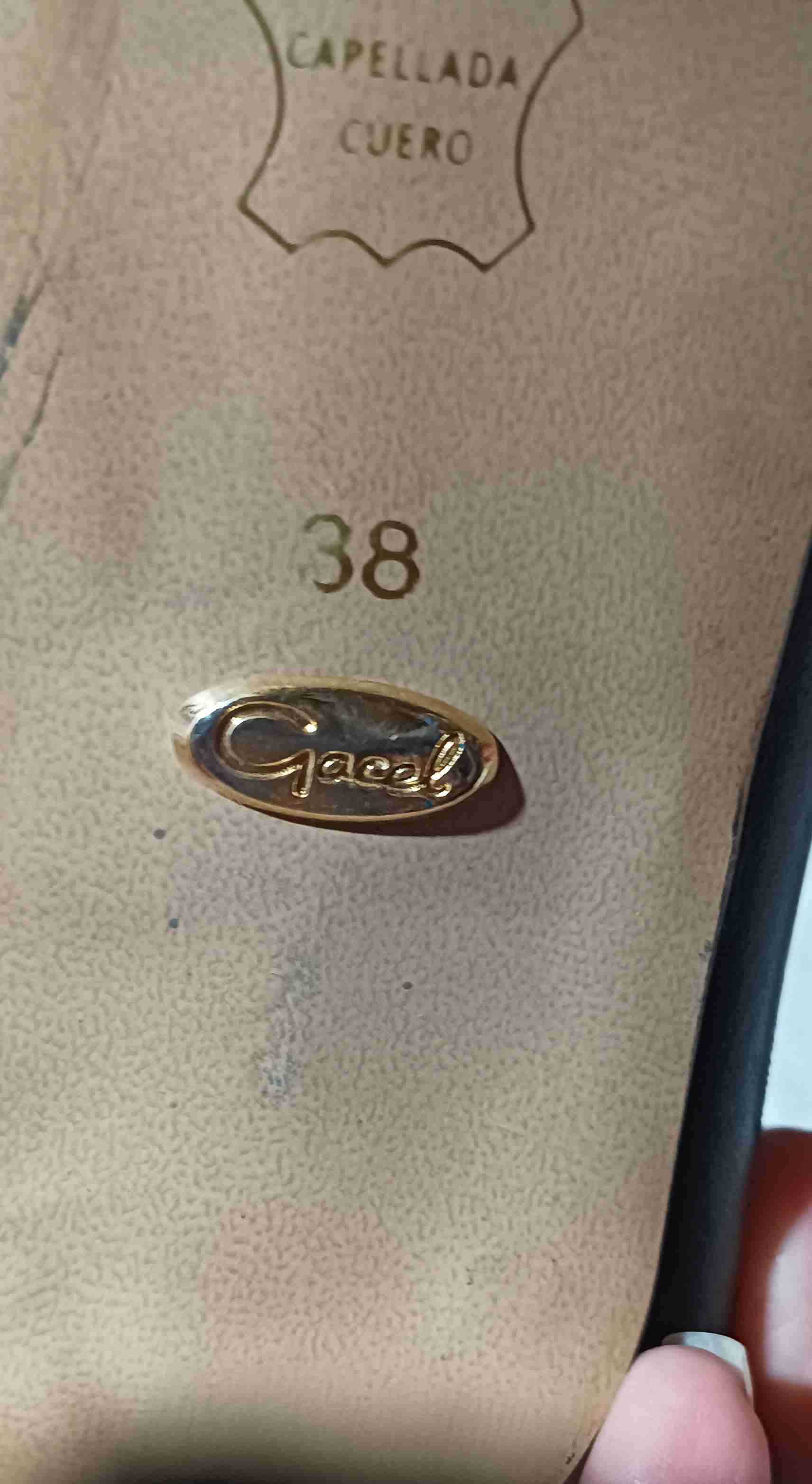 Botas de cuero cafe con tacón - miniatura 3