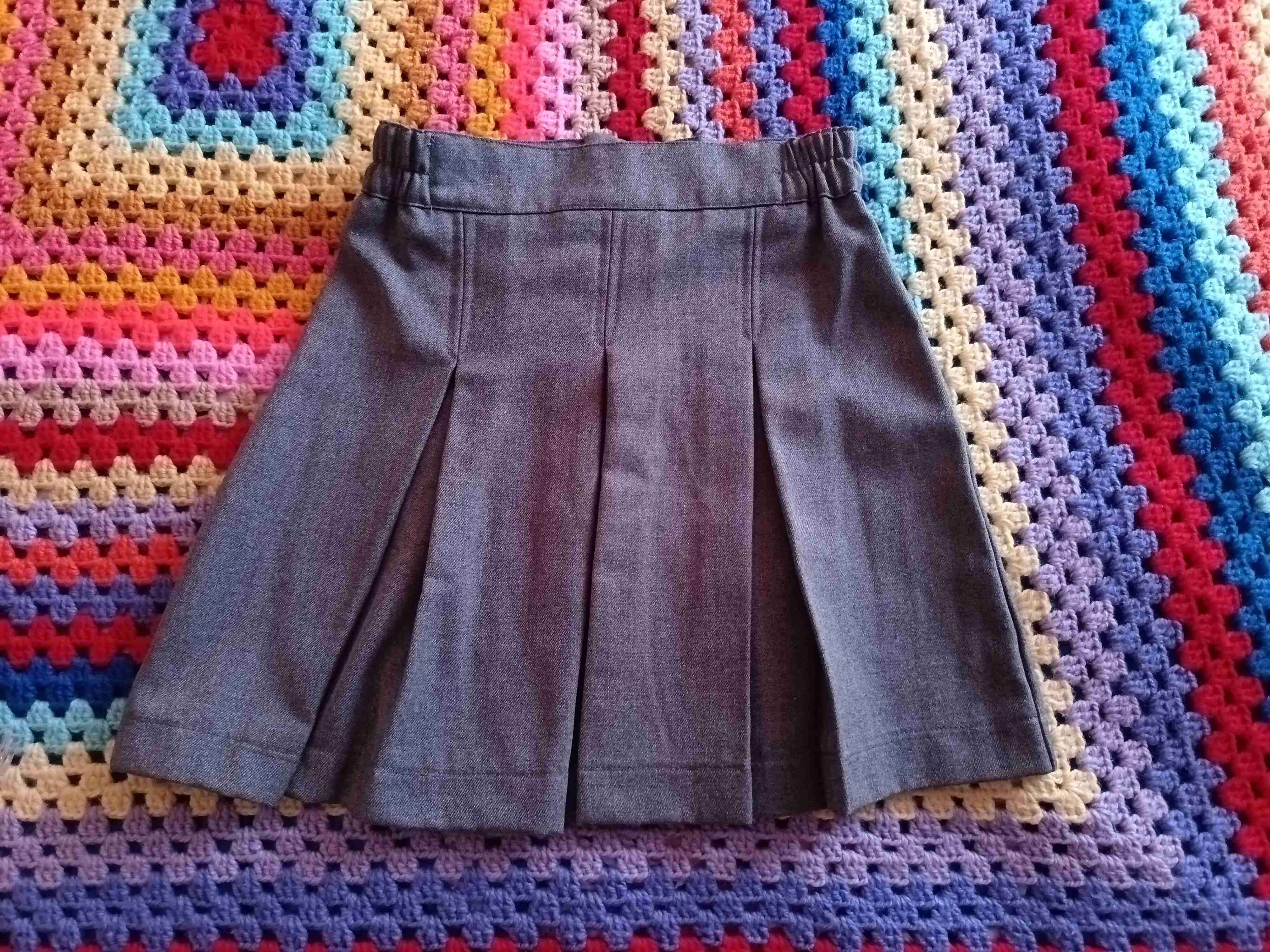 Falda gris plisada - miniatura 5