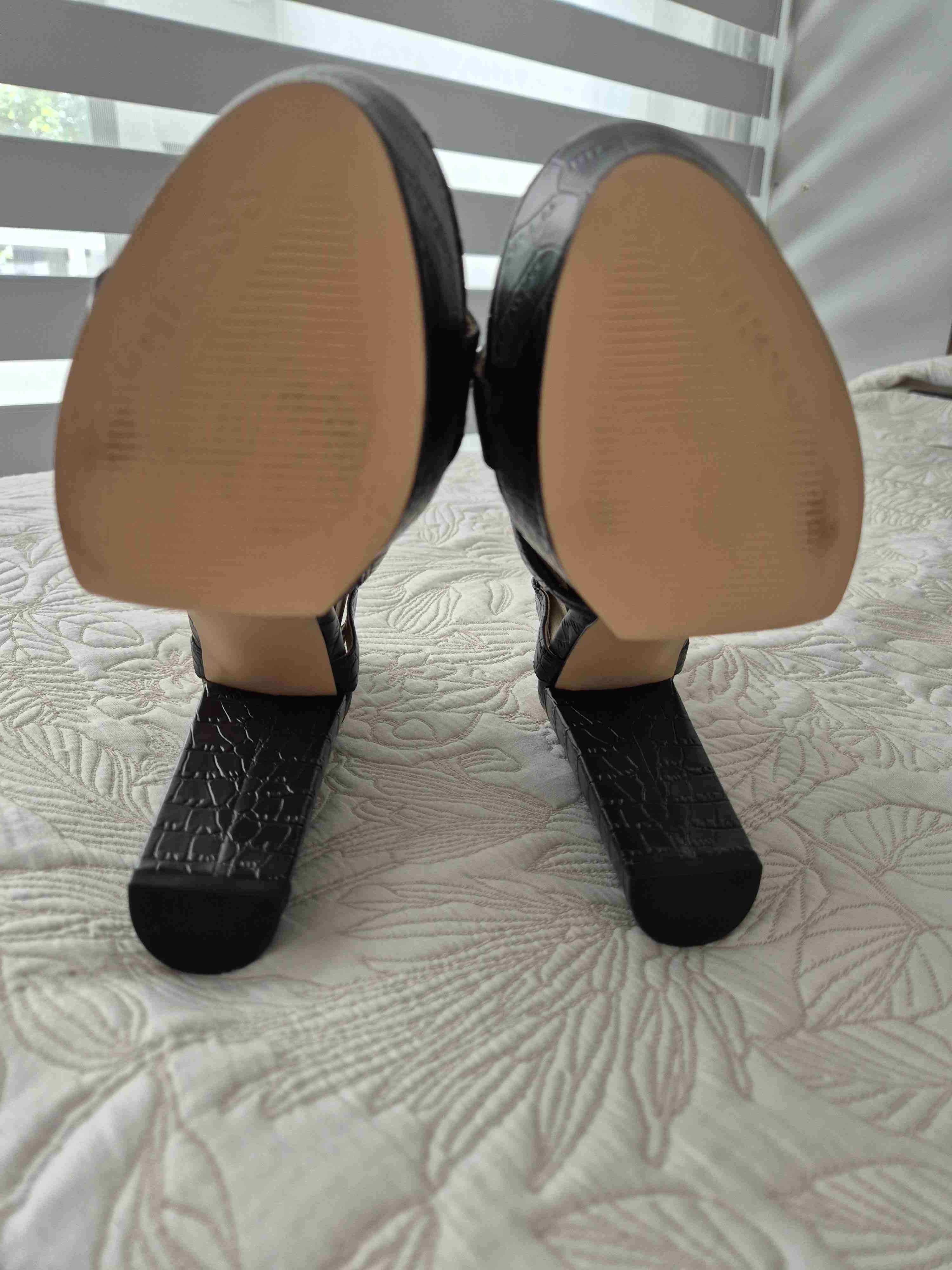 Sandalias negras de tacón alto Guess - miniatura 4