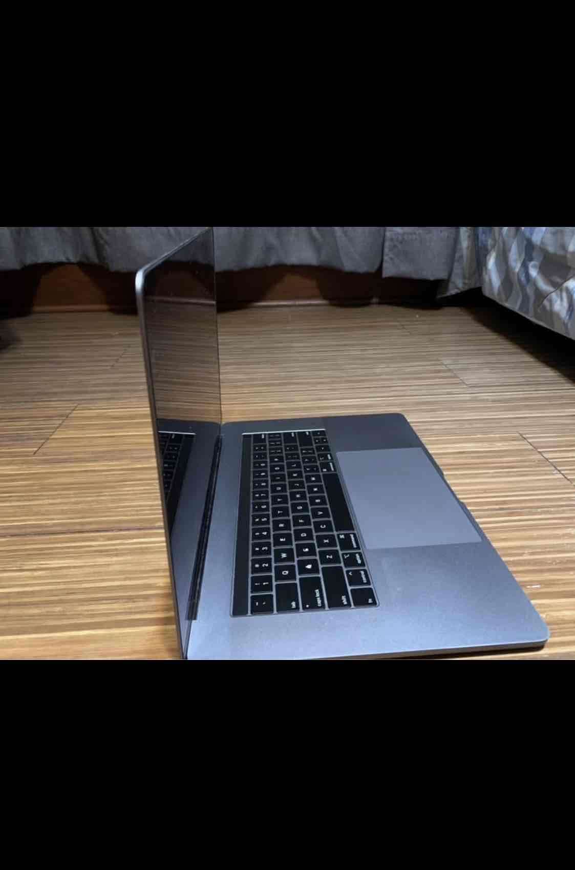 Laptop MacBook Pro en buen estado - miniatura 4