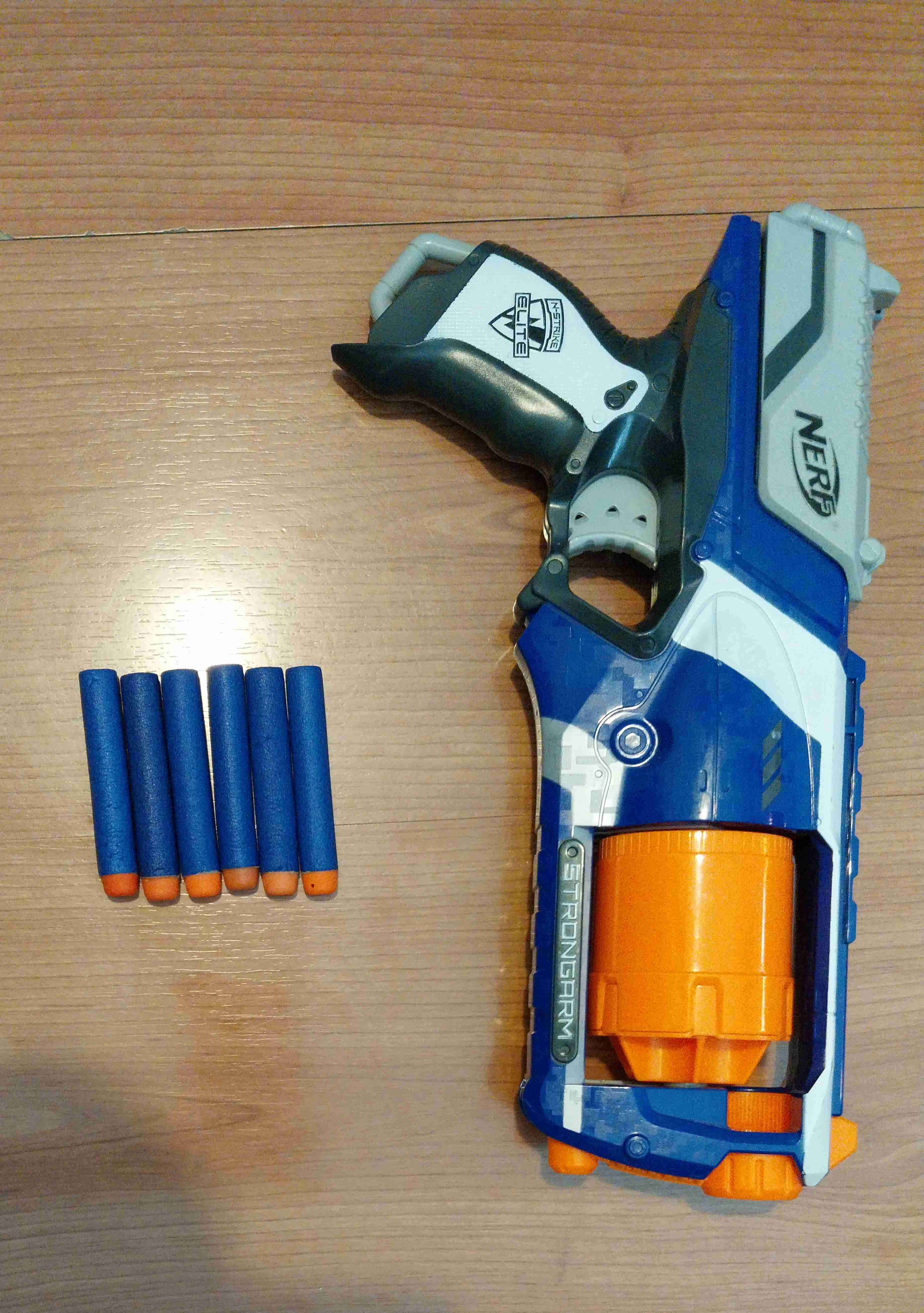 Lanzador de juguete Nerf (GRATIS SUS BALAS)