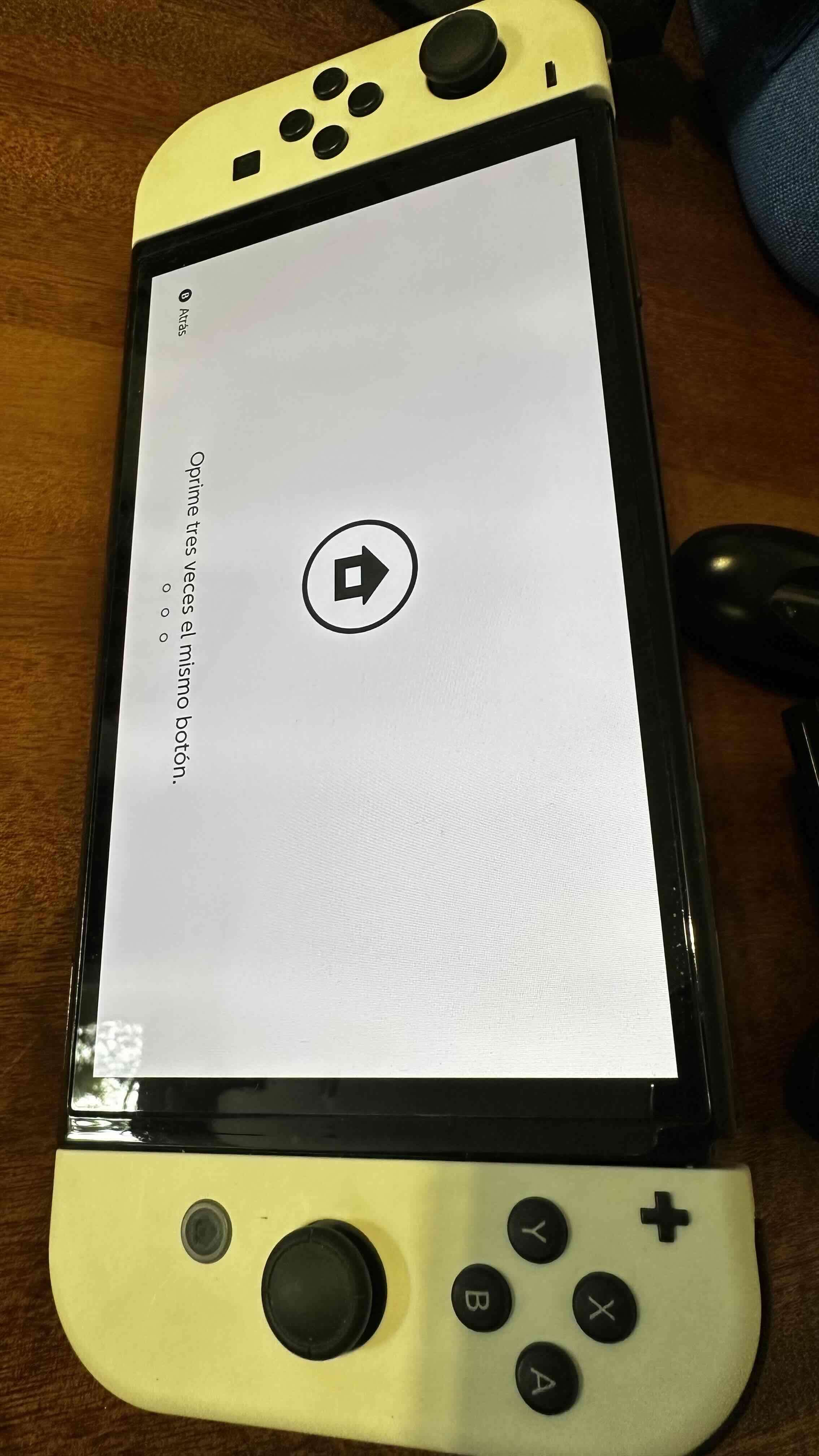 Consola Nintendo Switch Oled Blanco Seminueva + 6 - miniatura 2