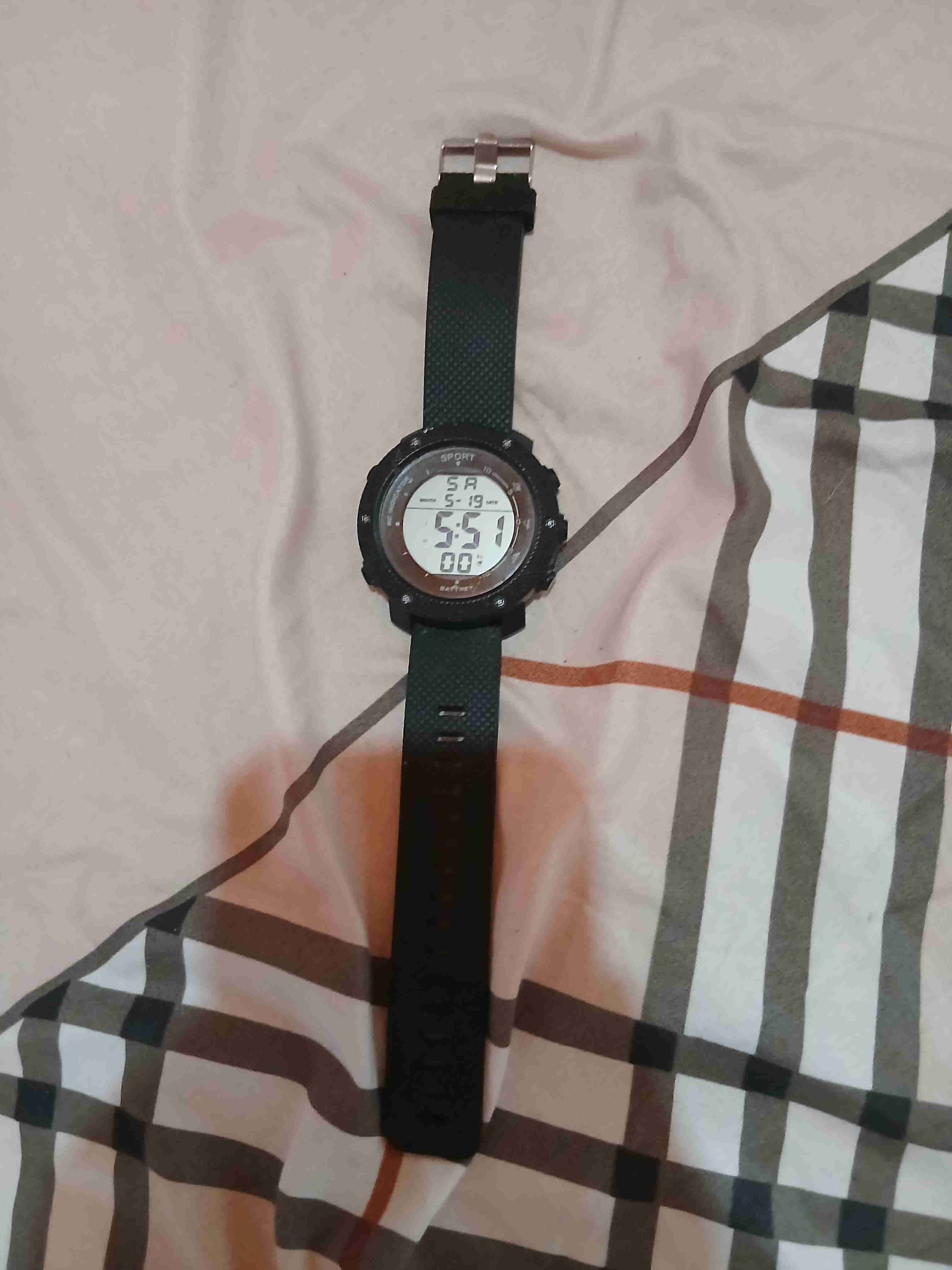 Reloj deportivo digital negro