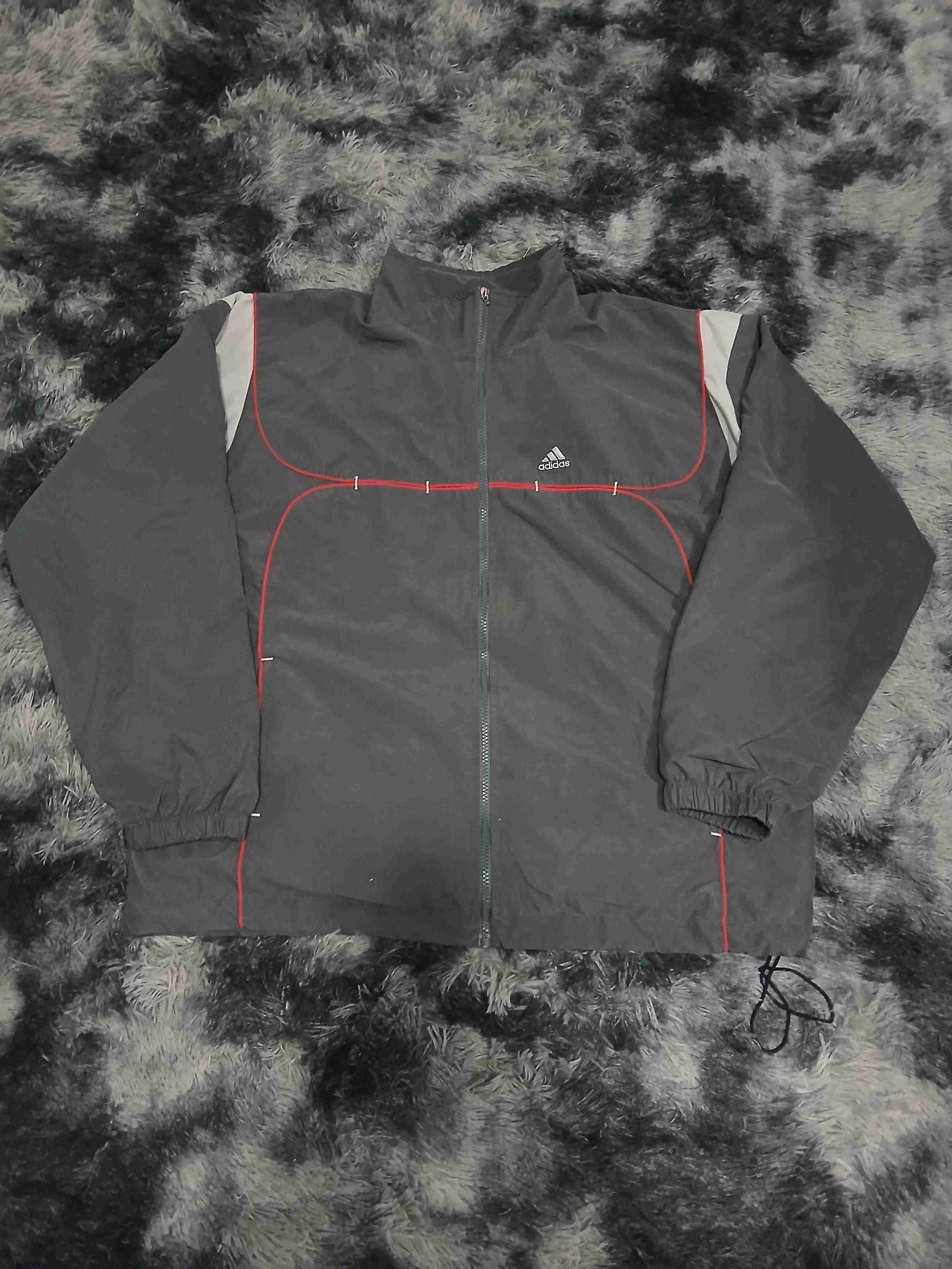Chaqueta deportiva Adidas gris