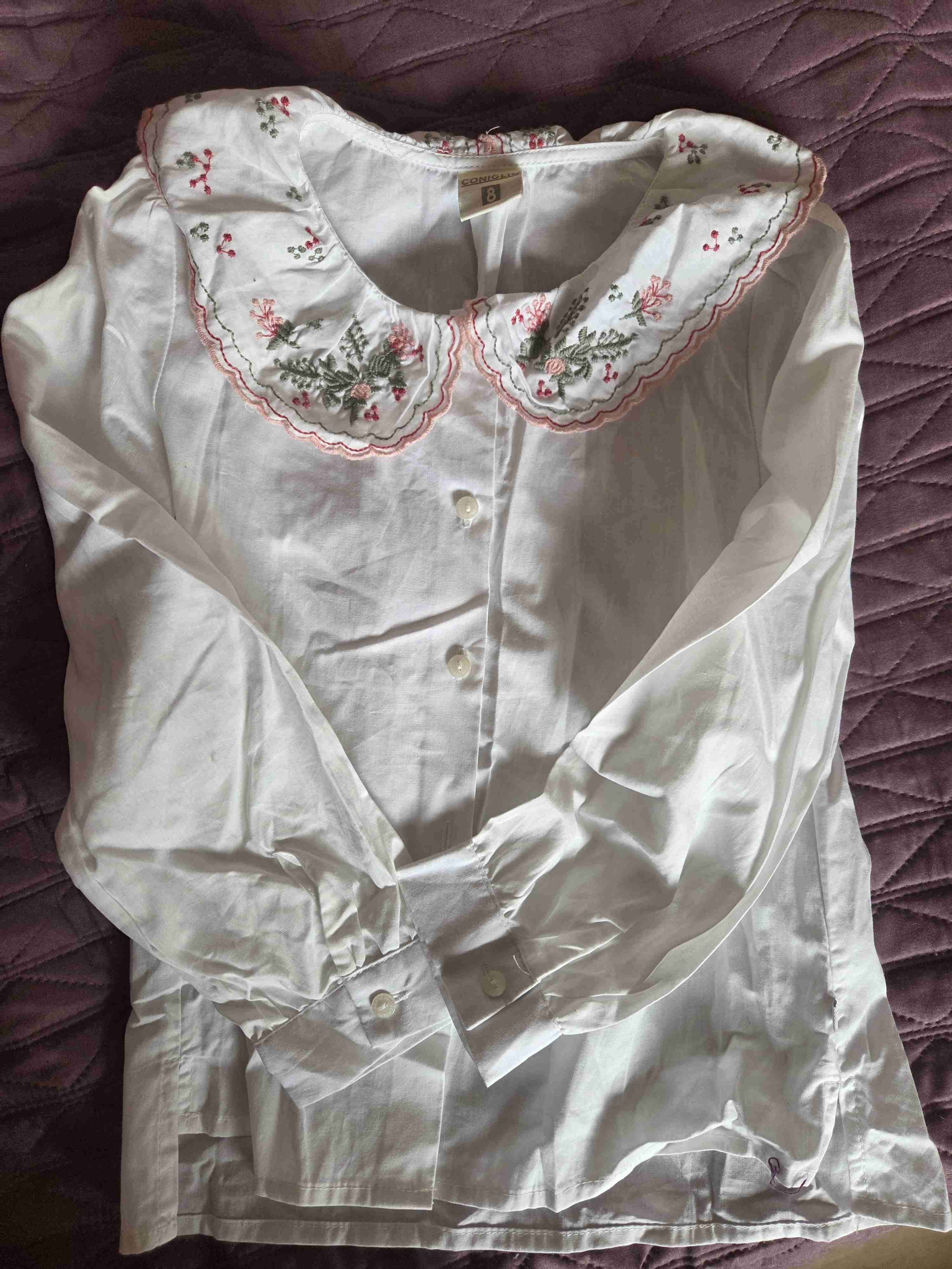 Blusa blanca con bordado floral talla 8
