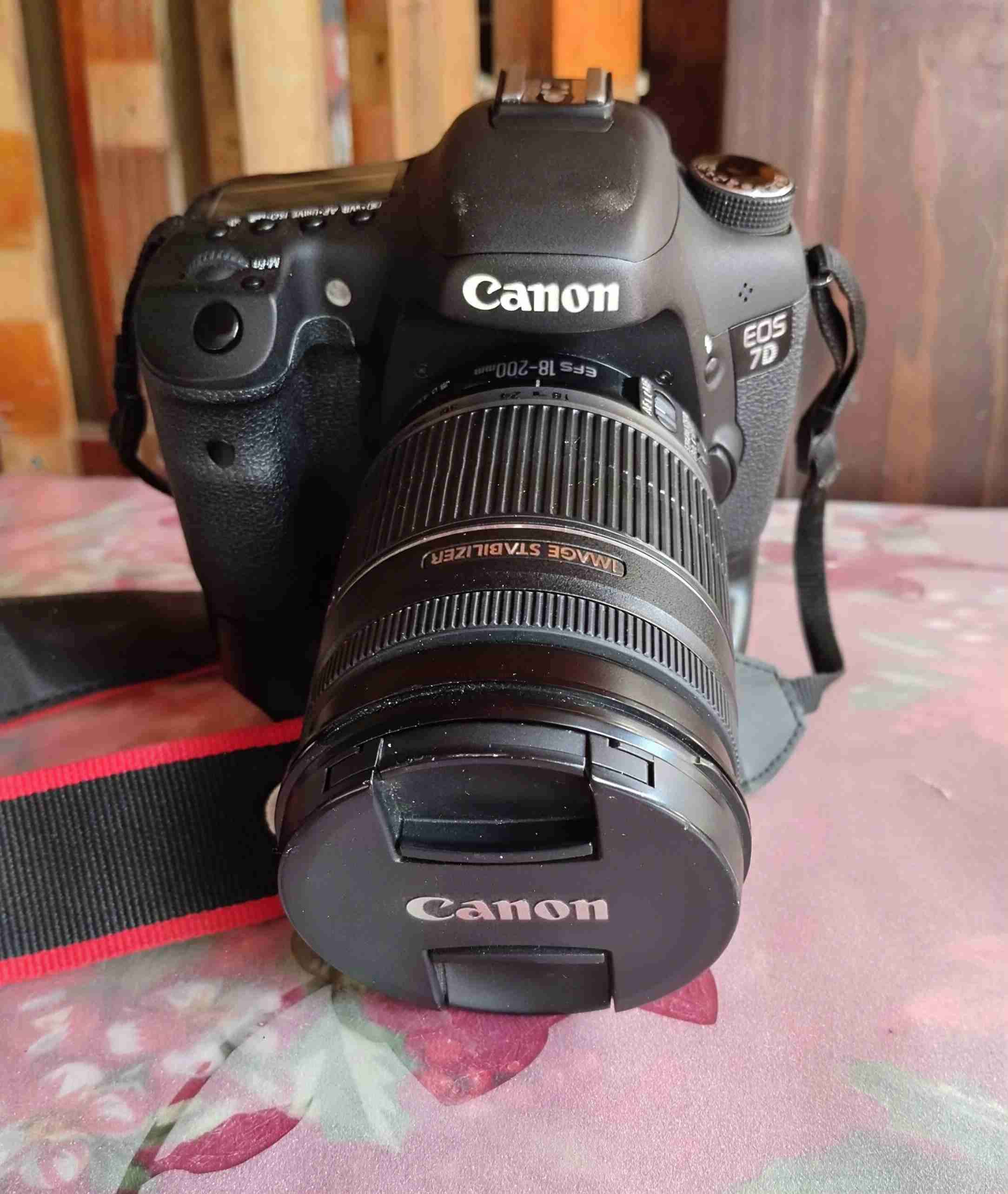 Cámara Canon EOS 7D con accesorios - miniatura 2