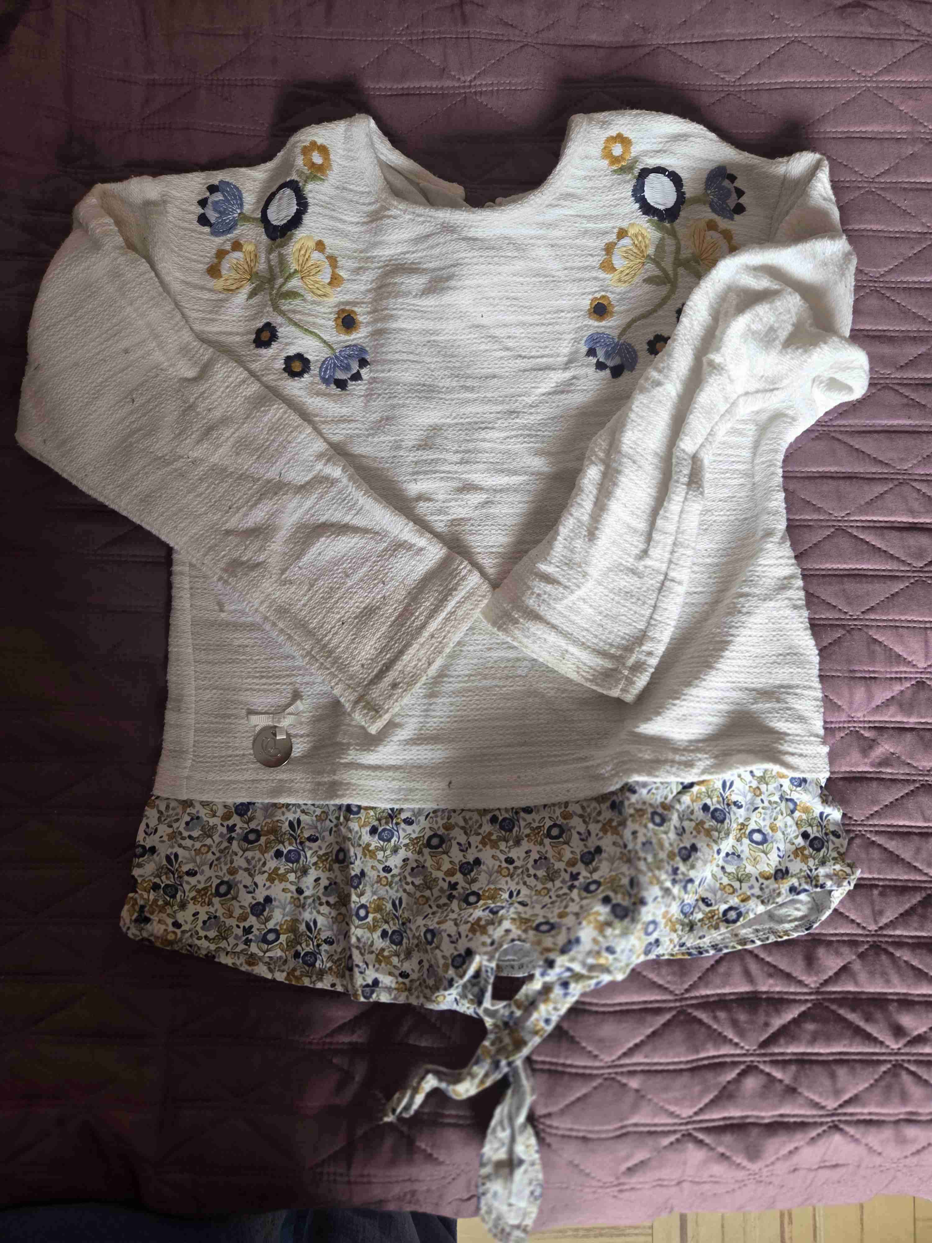 Blusa blanca bordada floral talla 8