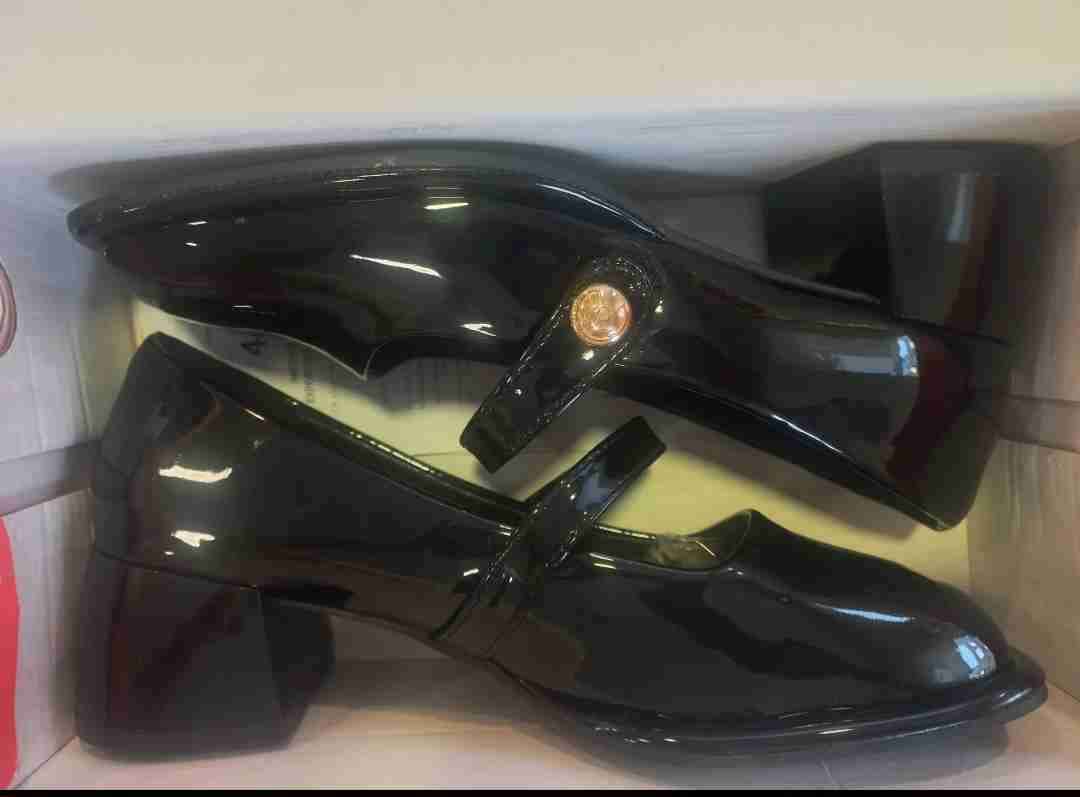 Zapatos de charol negros - miniatura 5